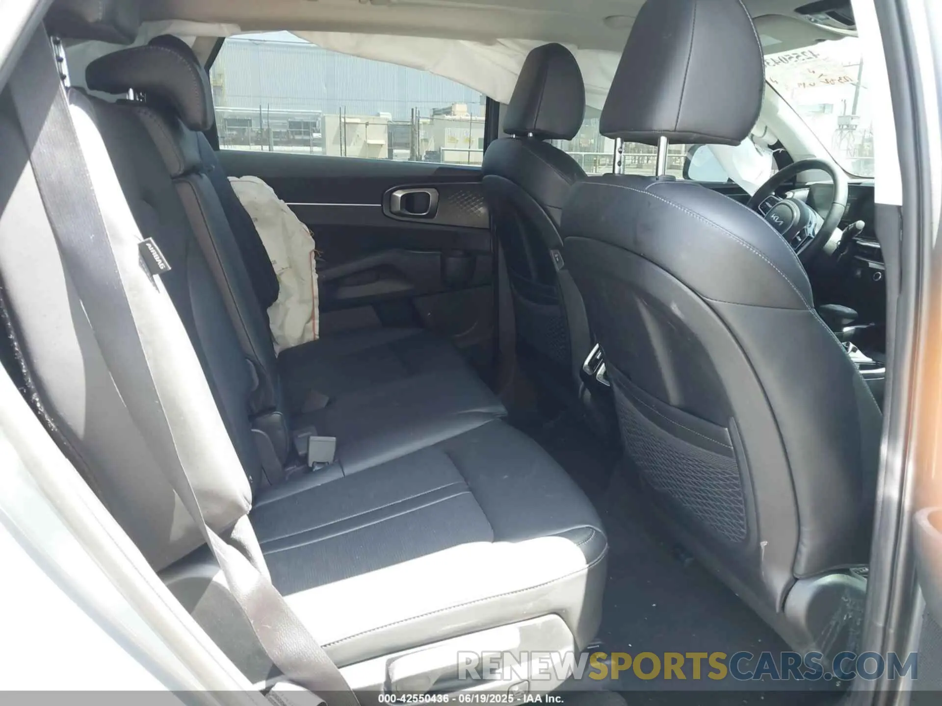 8 fotografías del automóvil dañado 5XYRL4JC4SG373103 KIA SORENTO 2025