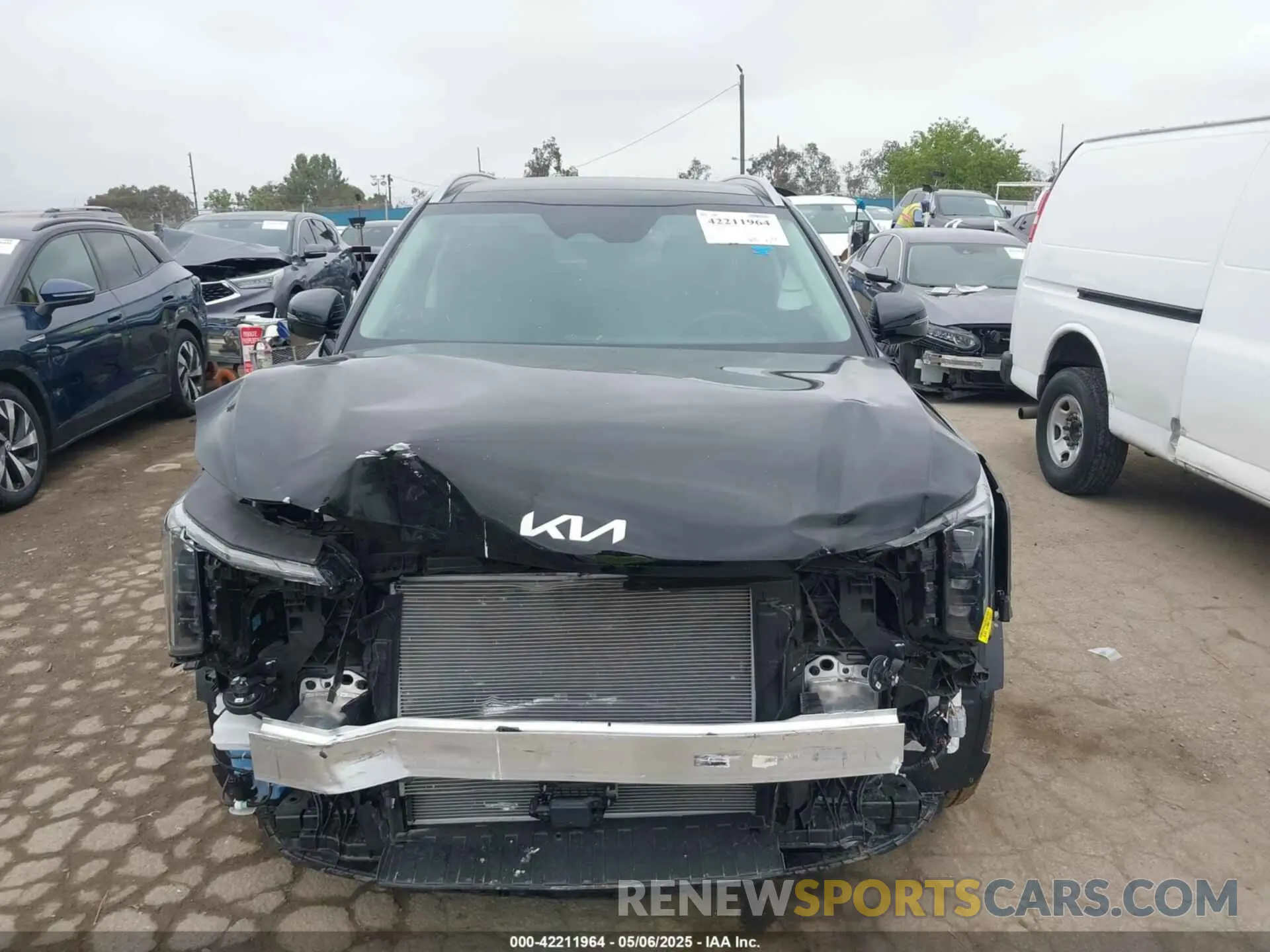 12 fotografías del automóvil dañado 5XYRL4JC9SG342414 KIA SORENTO 2025