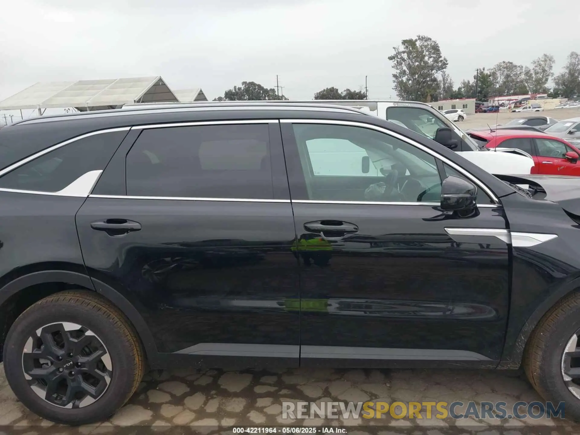 13 fotografías del automóvil dañado 5XYRL4JC9SG342414 KIA SORENTO 2025