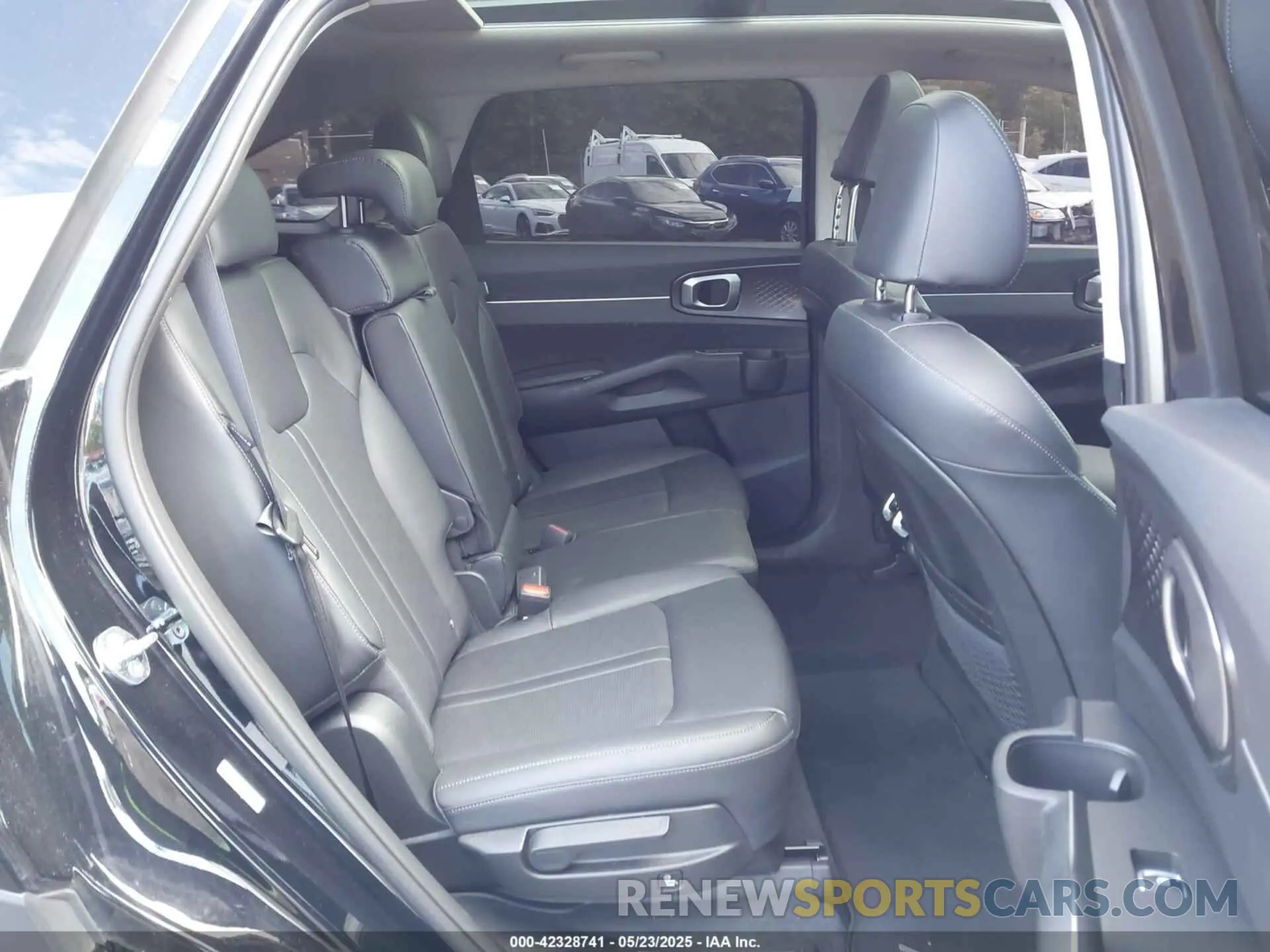 8 fotografías del automóvil dañado 5XYRLDJC4SG322913 KIA SORENTO 2025