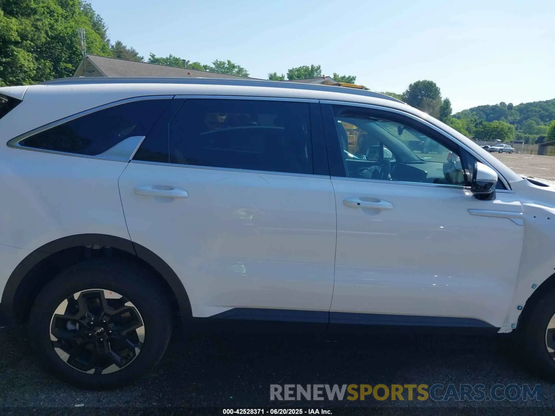 14 fotografías del automóvil dañado 5XYRLDJC4SG393786 KIA SORENTO 2025
