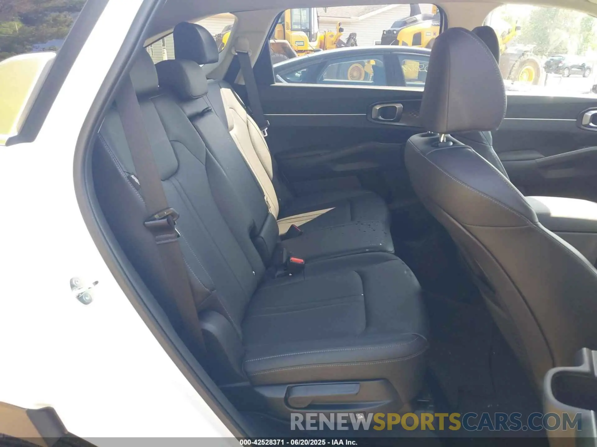 8 fotografías del automóvil dañado 5XYRLDJC4SG393786 KIA SORENTO 2025