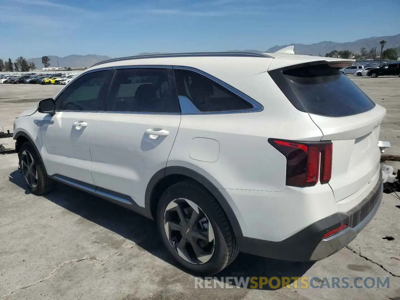 2 fotografías del automóvil dañado KNDRJDJHXS5315765 KIA SORENTO 2025