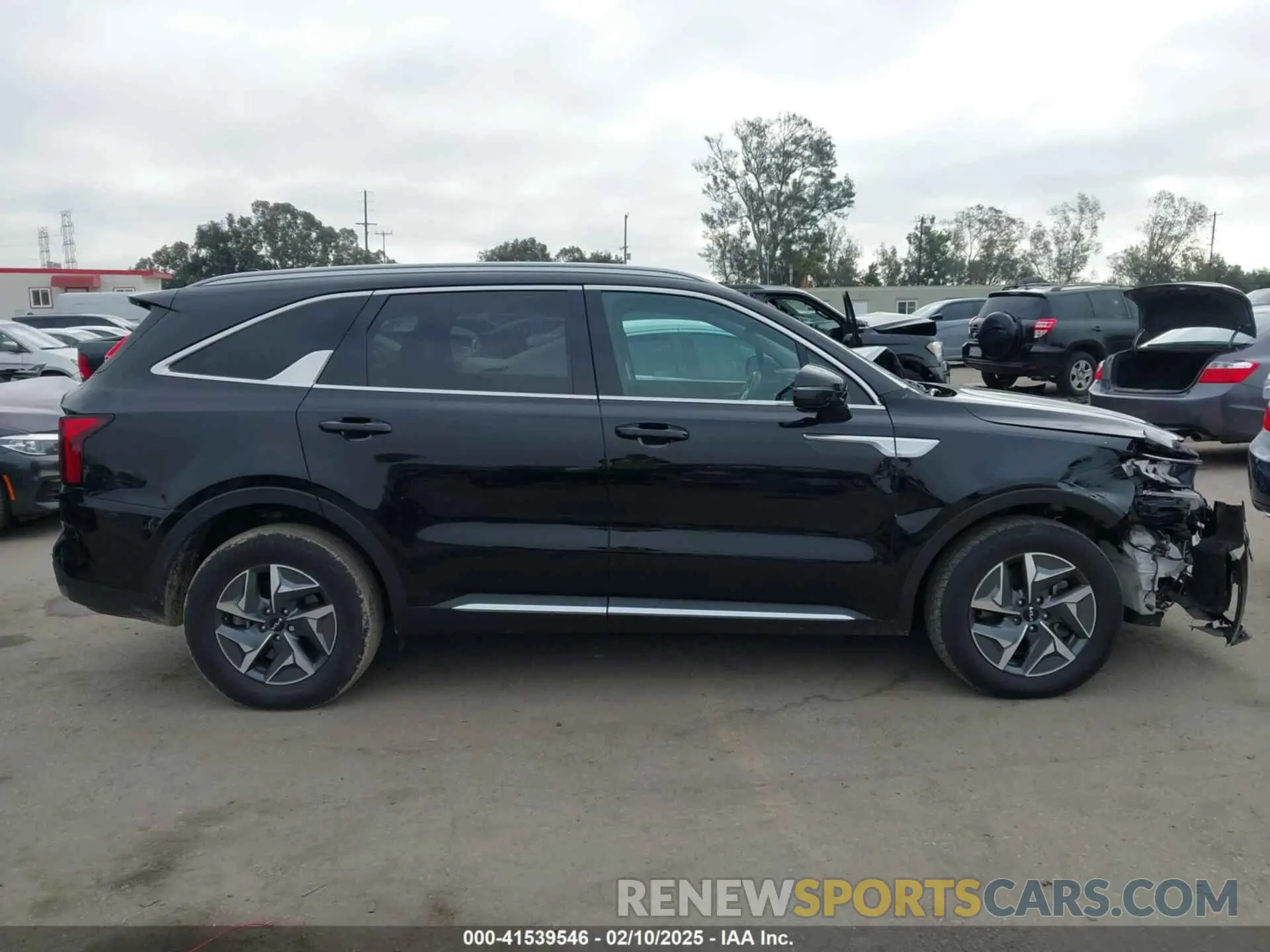 13 fotografías del automóvil dañado KNDRG4LG5N5086094 KIA SORENTO HYBRID 2022