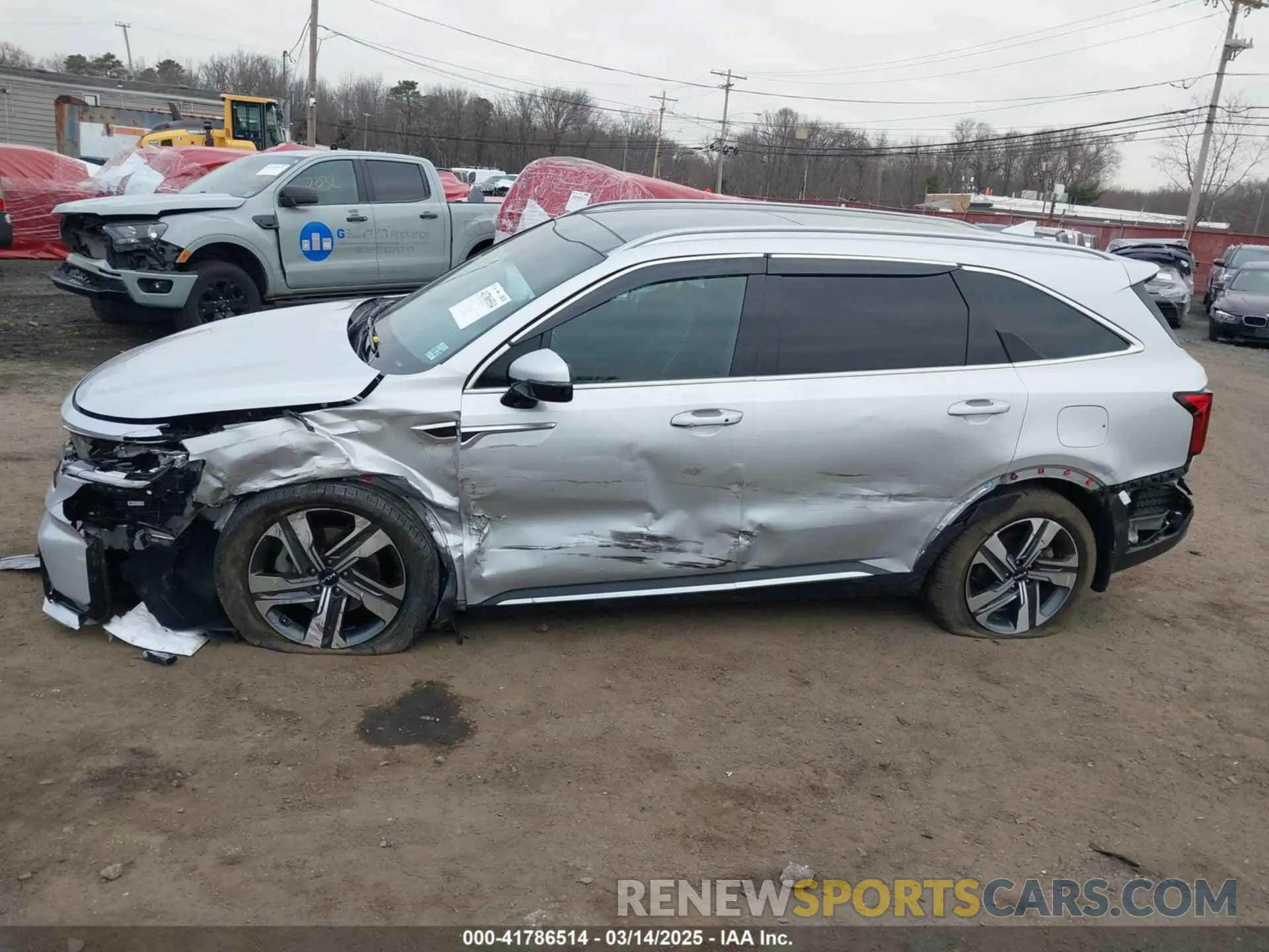 14 fotografías del automóvil dañado KNDRHDLG6P5131155 KIA SORENTO HYBRID 2023