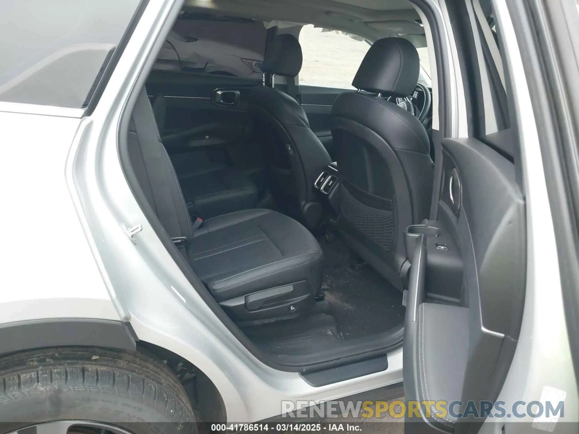 8 fotografías del automóvil dañado KNDRHDLG6P5131155 KIA SORENTO HYBRID 2023