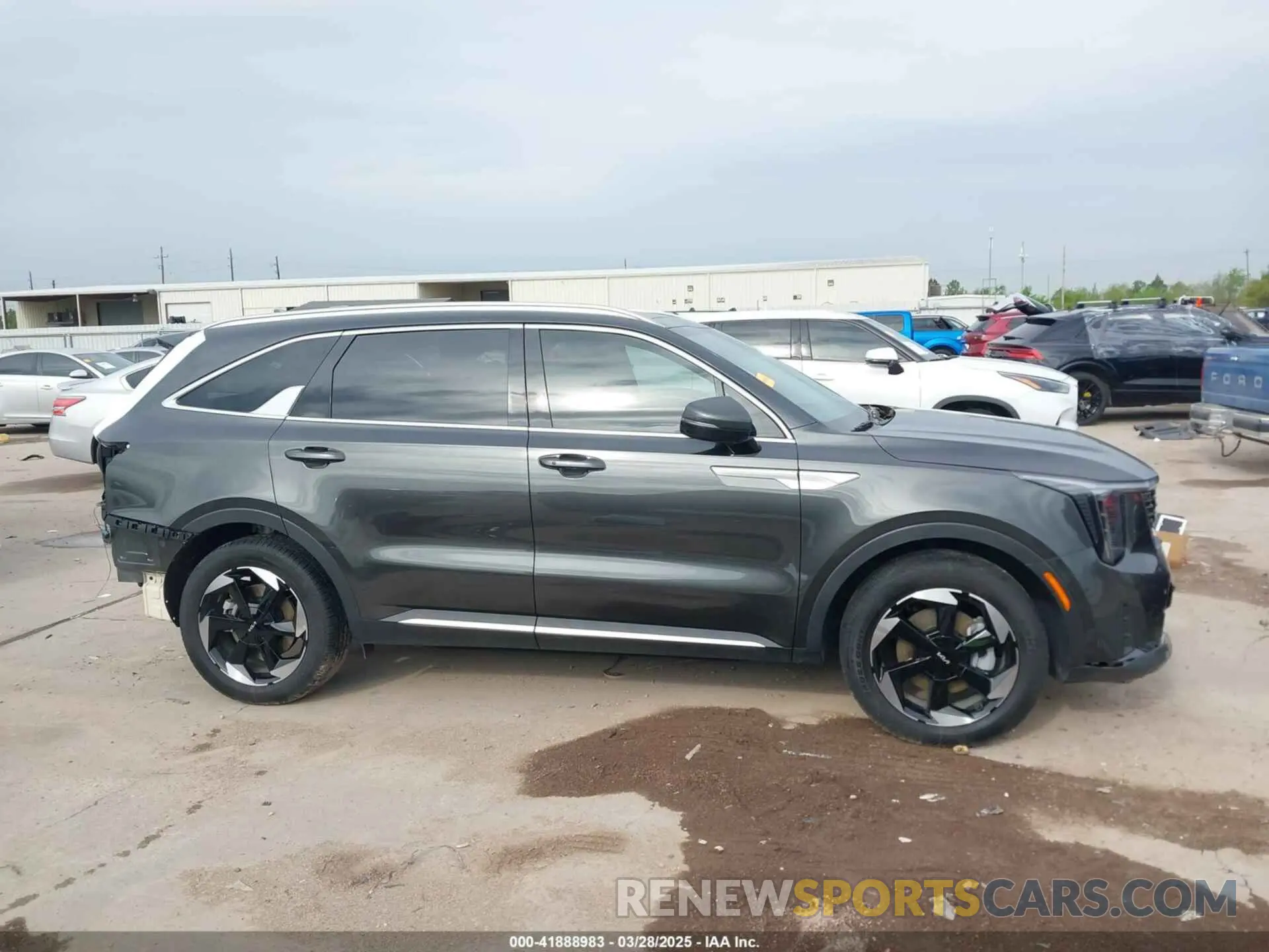 14 fotografías del automóvil dañado KNDRH4JG9S5319311 KIA SORENTO HYBRID 2025