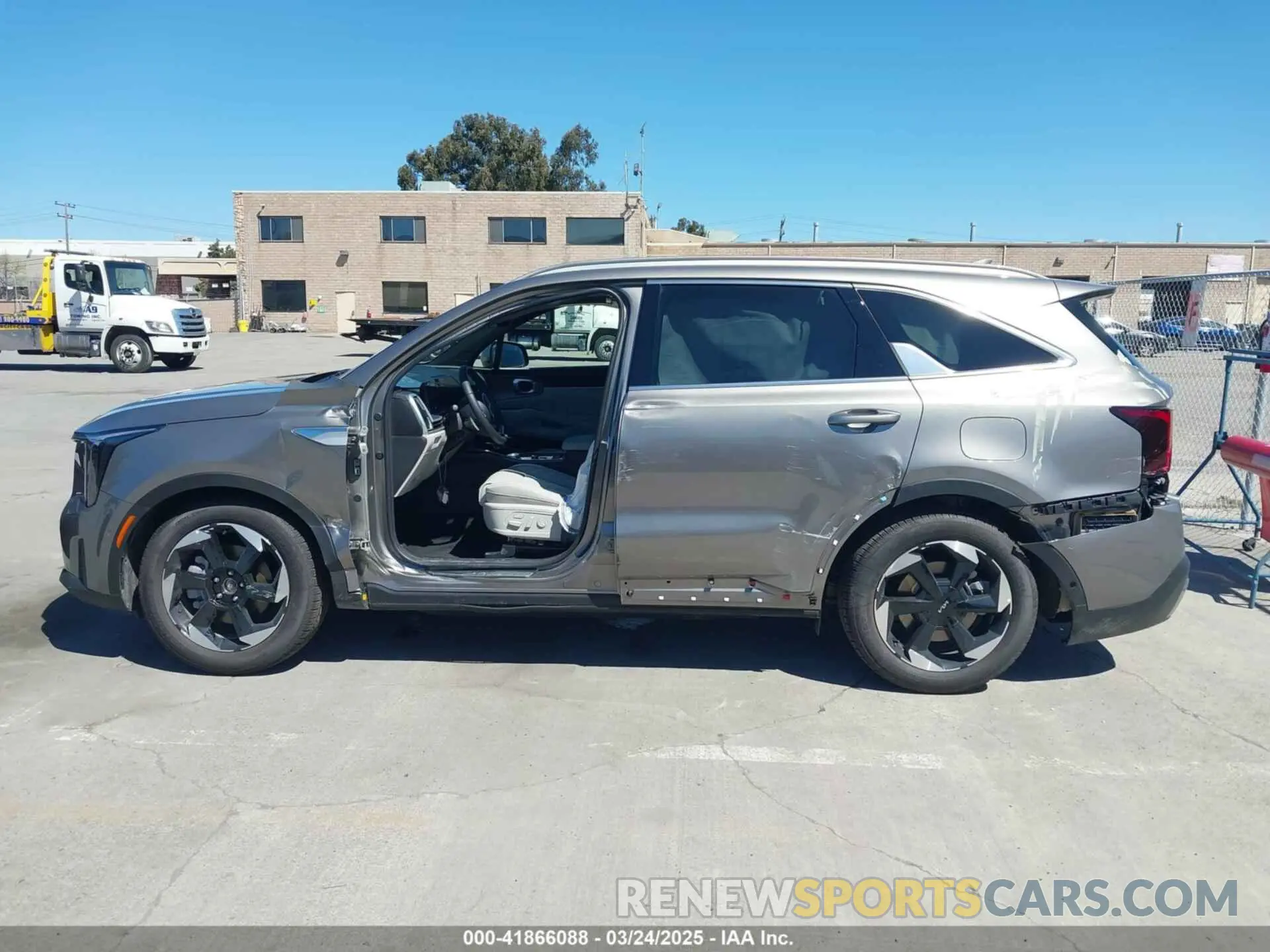 15 fotografías del automóvil dañado KNDRKDJG1S5350179 KIA SORENTO HYBRID 2025