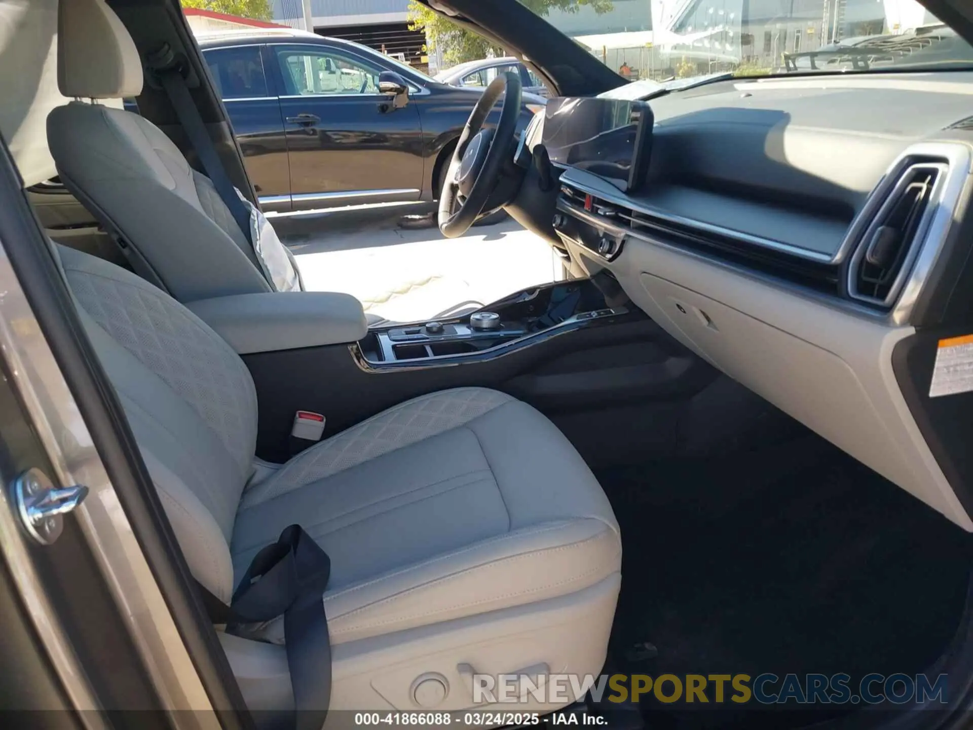 5 fotografías del automóvil dañado KNDRKDJG1S5350179 KIA SORENTO HYBRID 2025