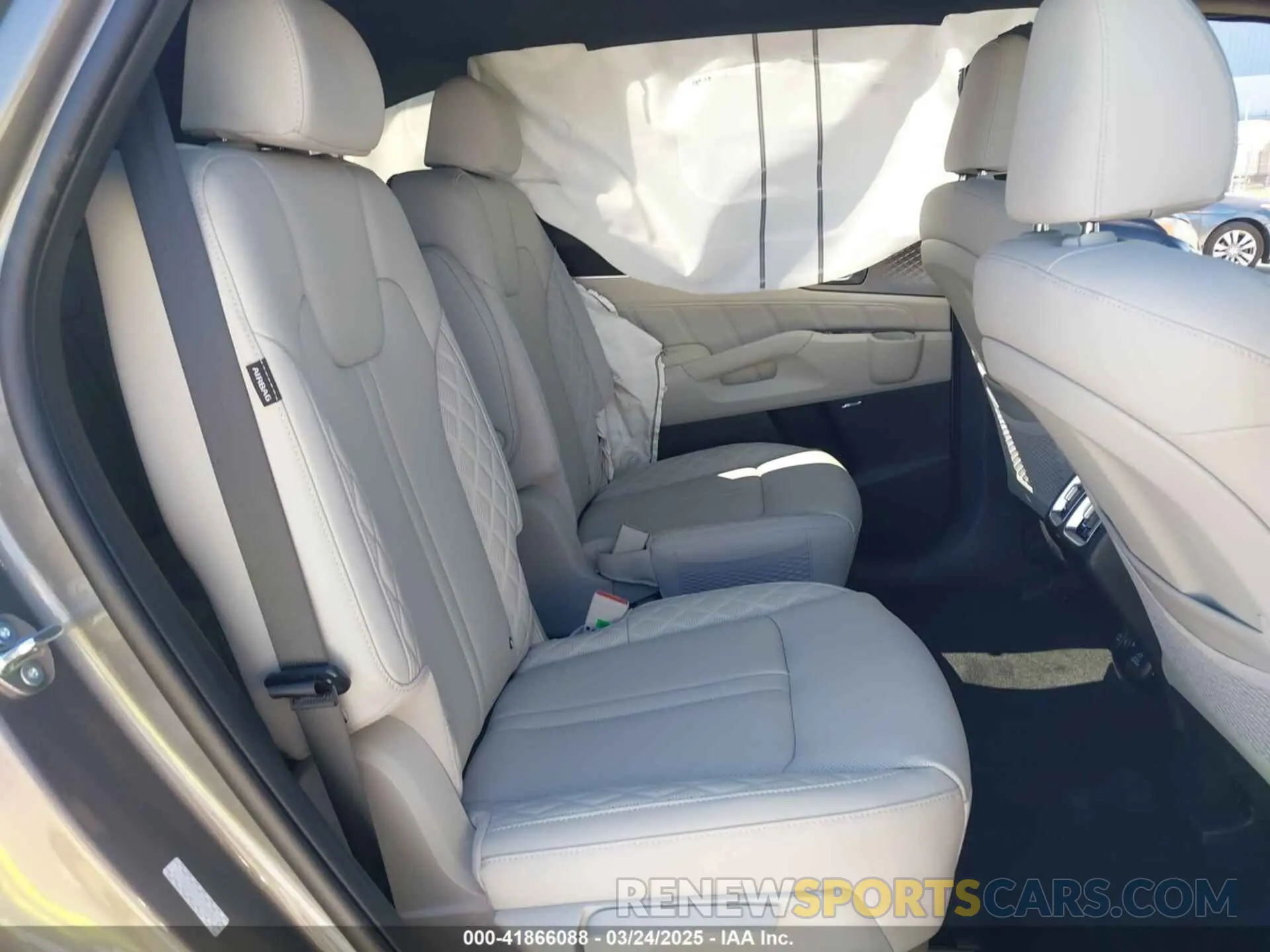 8 fotografías del automóvil dañado KNDRKDJG1S5350179 KIA SORENTO HYBRID 2025