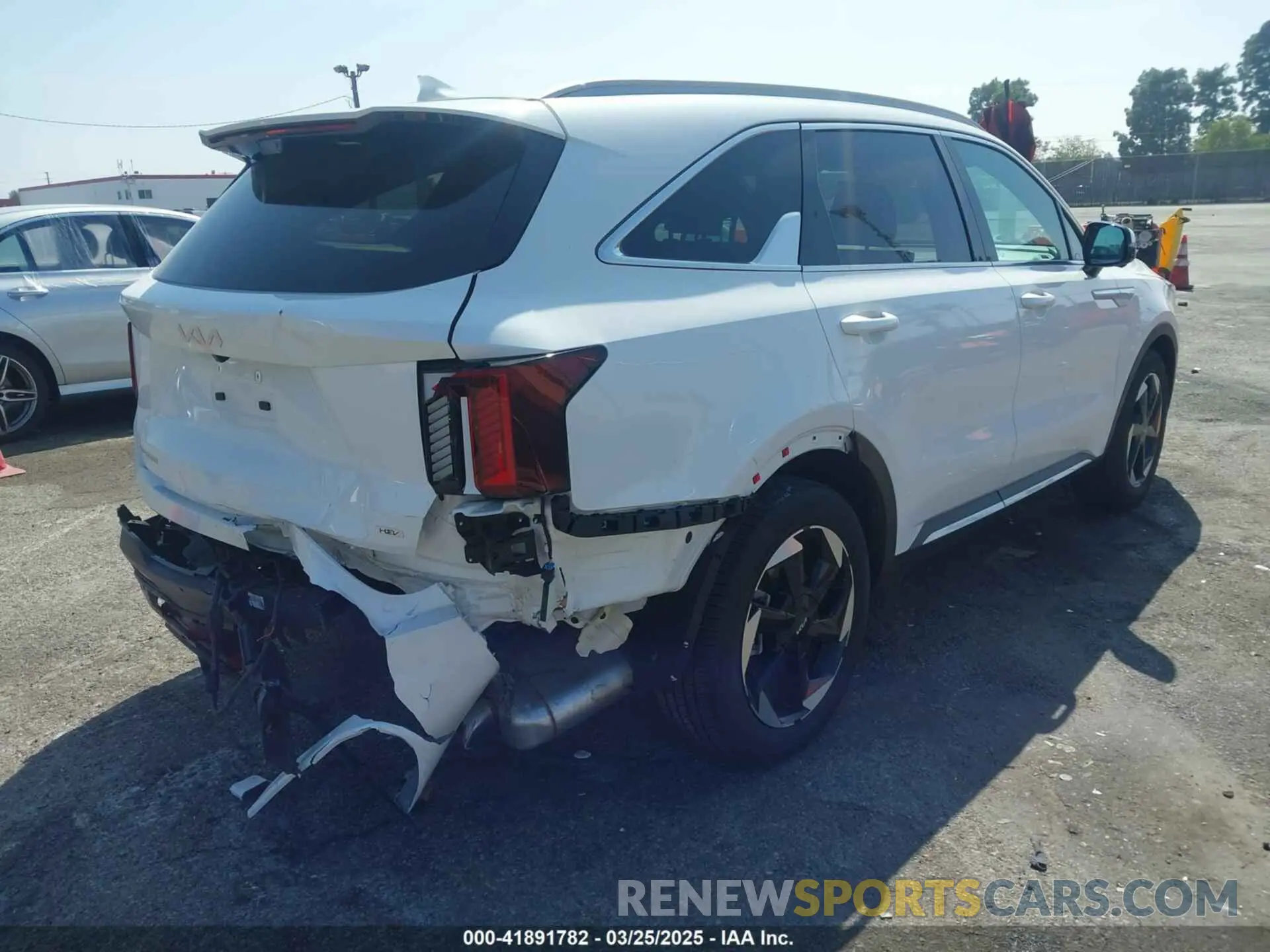 4 fotografías del automóvil dañado KNDRKDJG6S5296538 KIA SORENTO HYBRID 2025