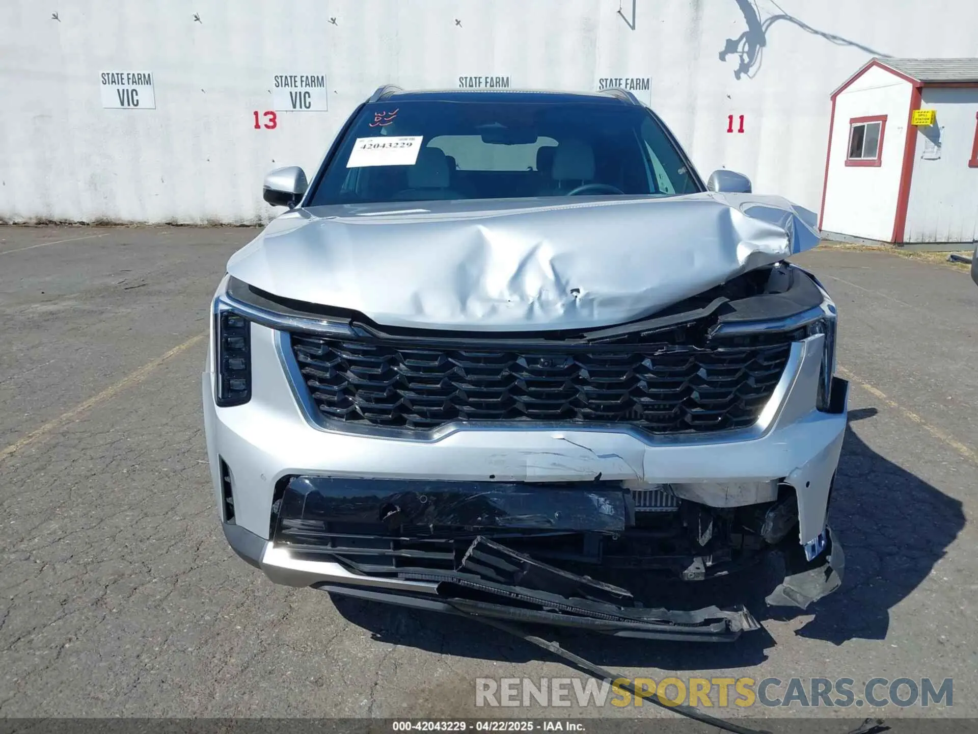 12 fotografías del automóvil dañado KNDRKDJGXS5306648 KIA SORENTO HYBRID 2025