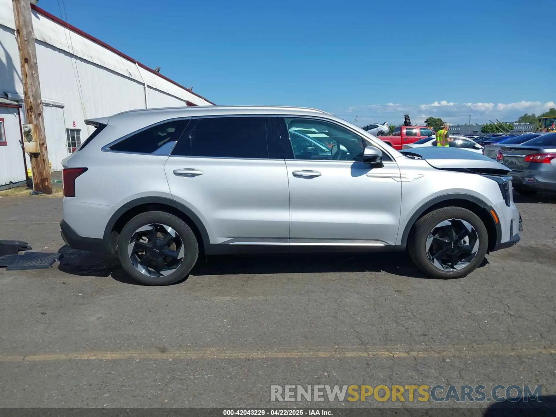 13 fotografías del automóvil dañado KNDRKDJGXS5306648 KIA SORENTO HYBRID 2025