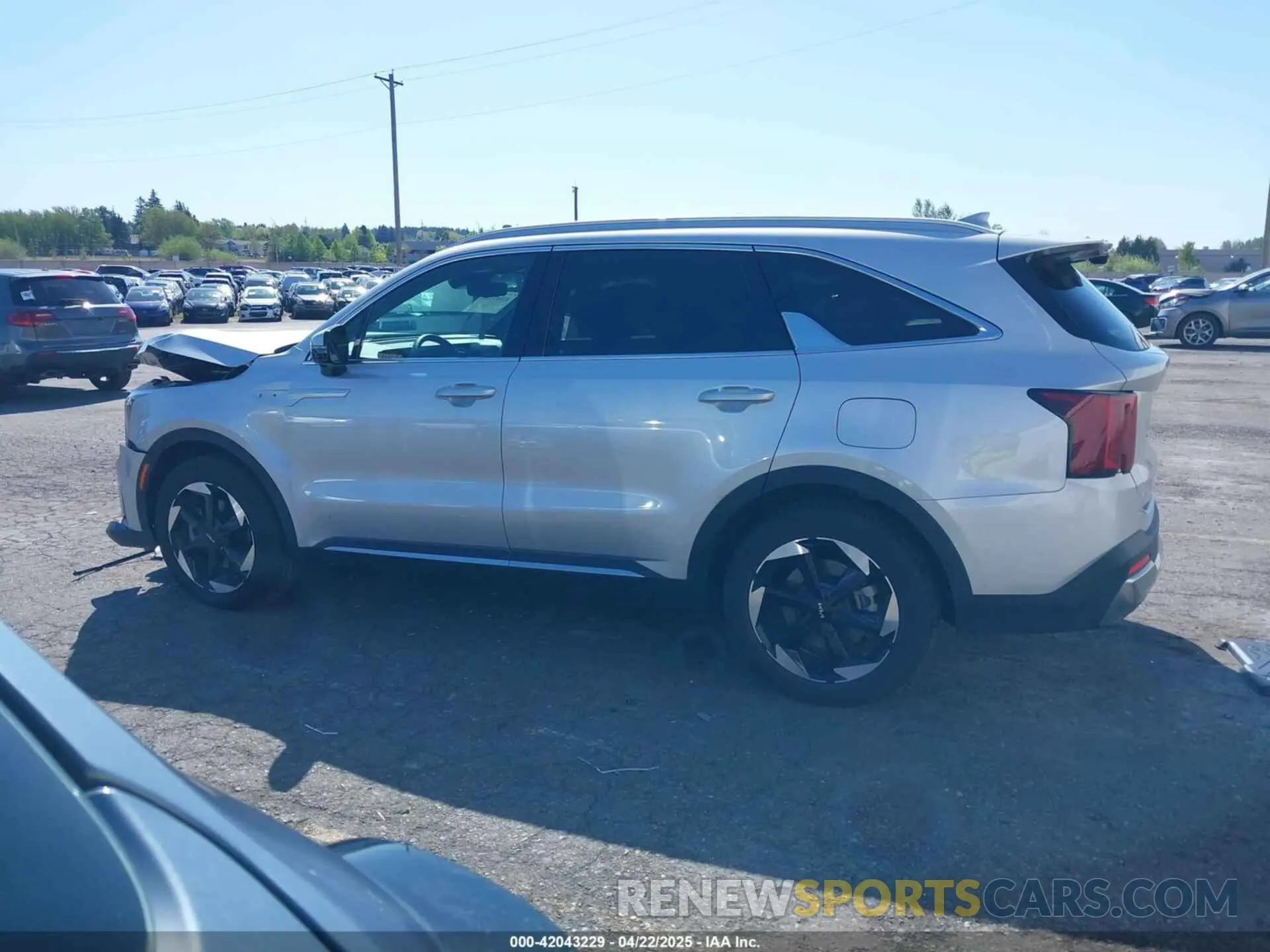 14 fotografías del automóvil dañado KNDRKDJGXS5306648 KIA SORENTO HYBRID 2025