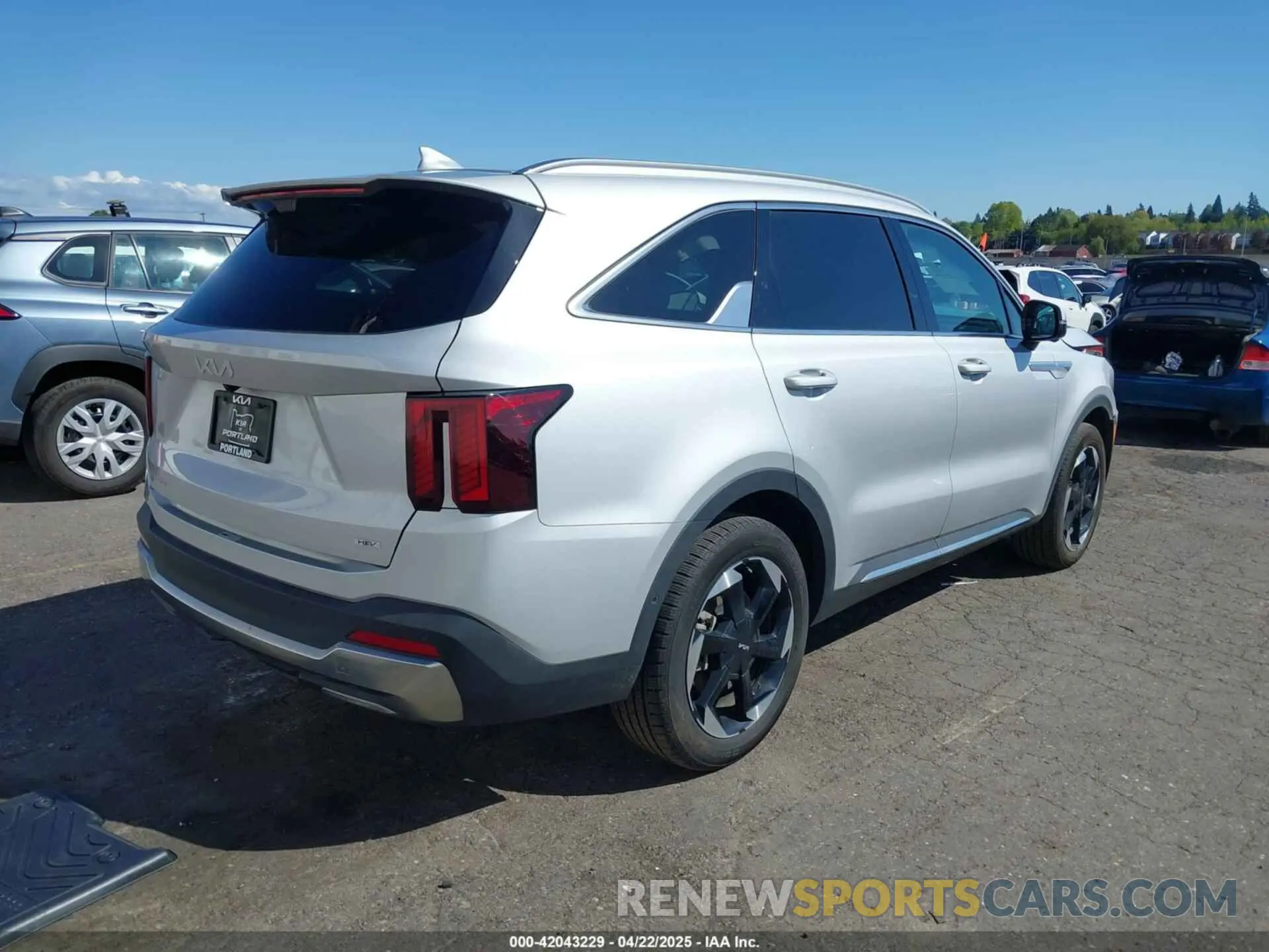 4 fotografías del automóvil dañado KNDRKDJGXS5306648 KIA SORENTO HYBRID 2025