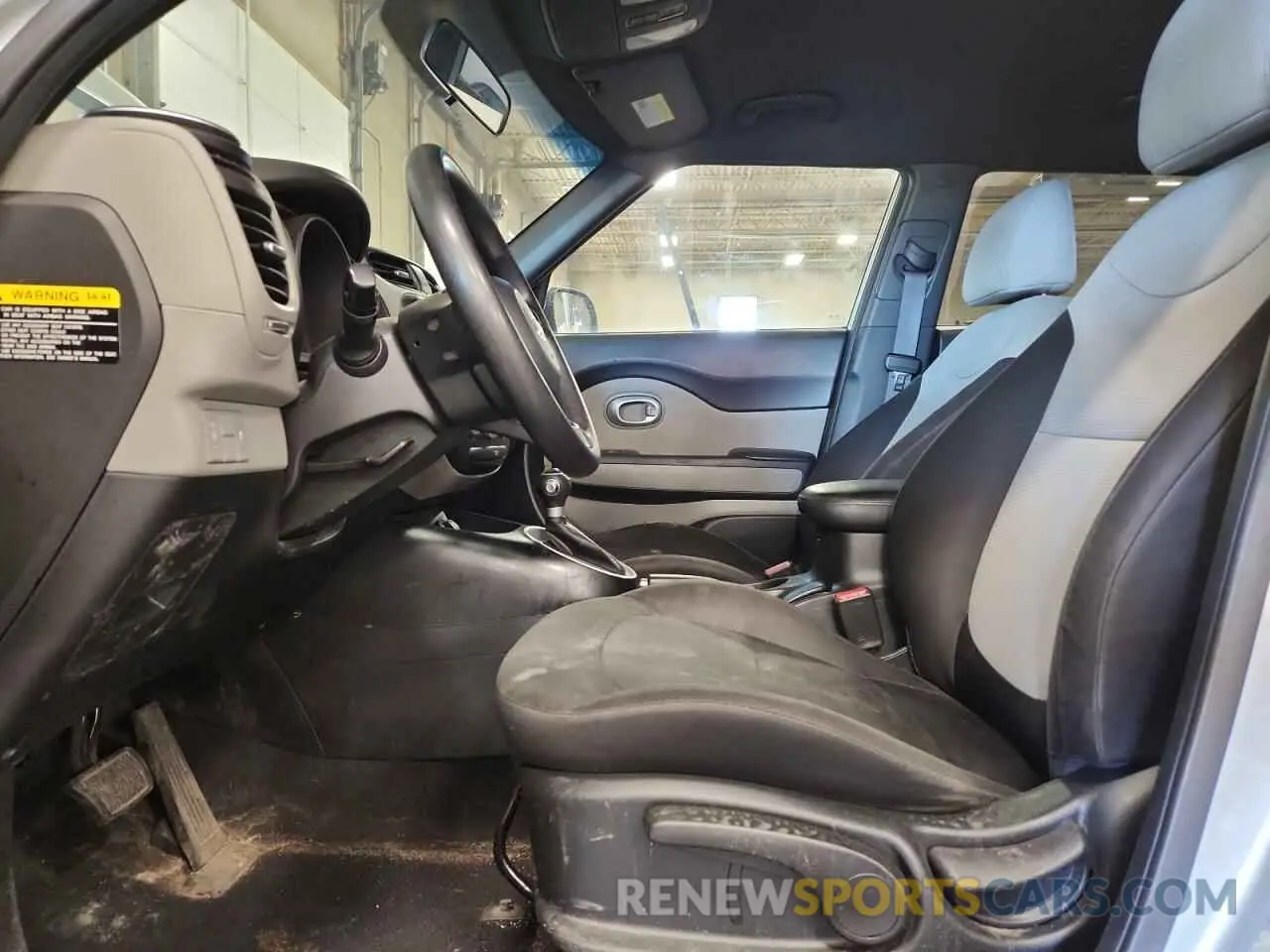 7 fotografías del automóvil dañado KNDJN2A20K7641046 KIA SOUL 2019