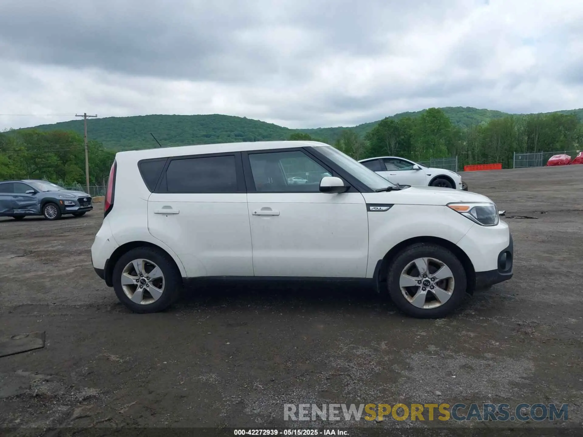 13 fotografías del automóvil dañado KNDJN2A20K7656081 KIA SOUL 2019