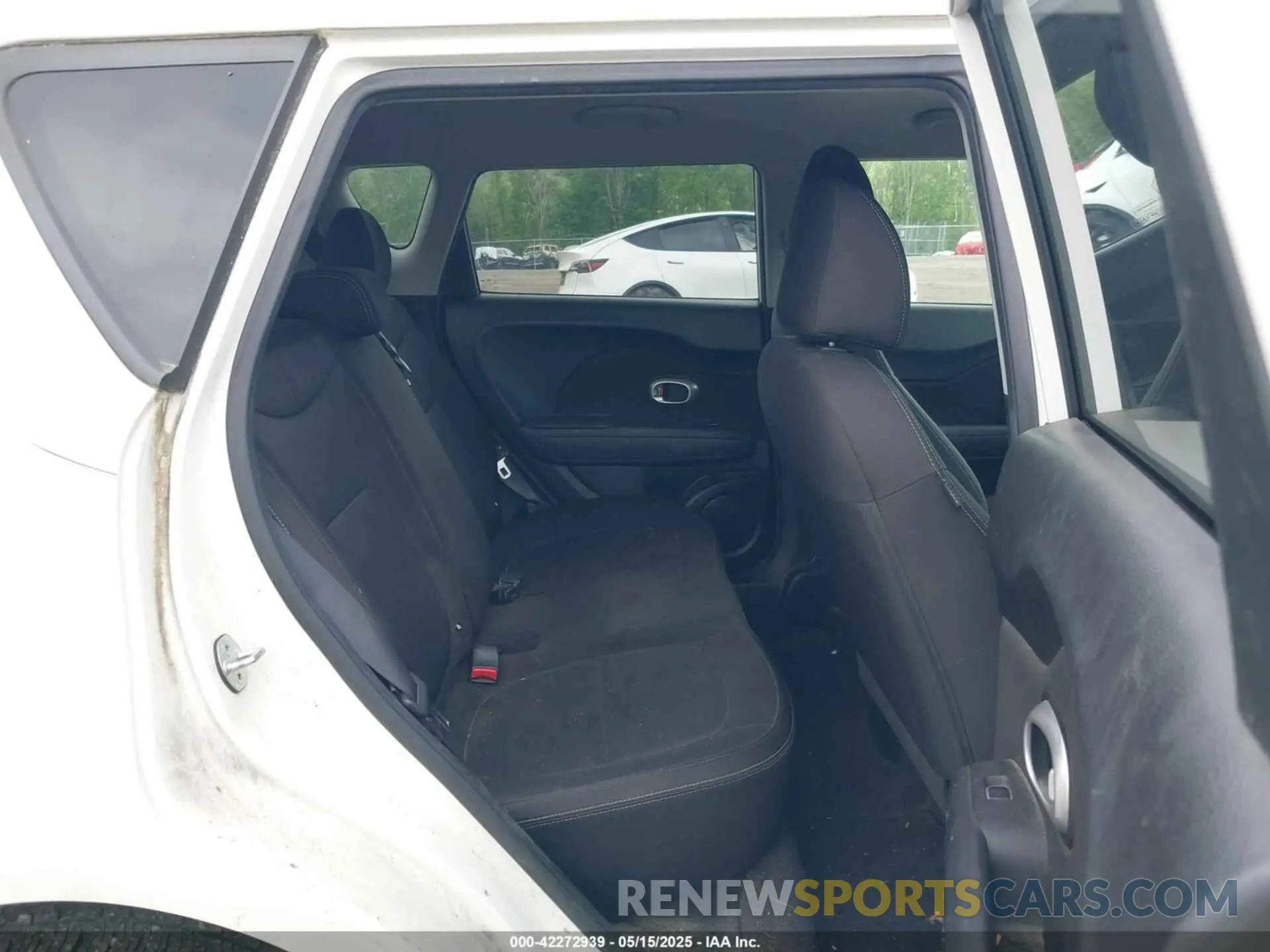 8 fotografías del automóvil dañado KNDJN2A20K7656081 KIA SOUL 2019