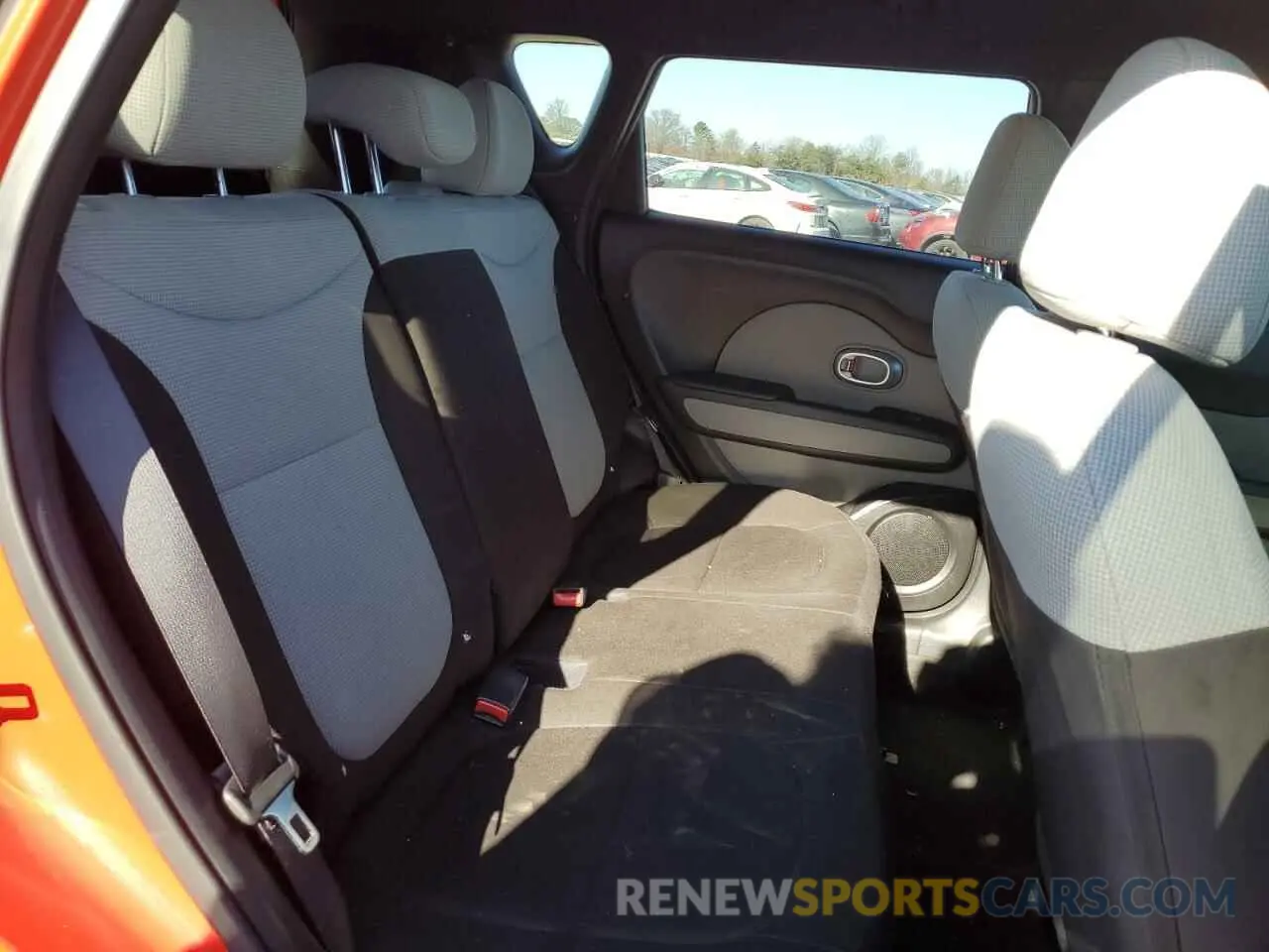10 fotografías del automóvil dañado KNDJN2A20K7664651 KIA SOUL 2019