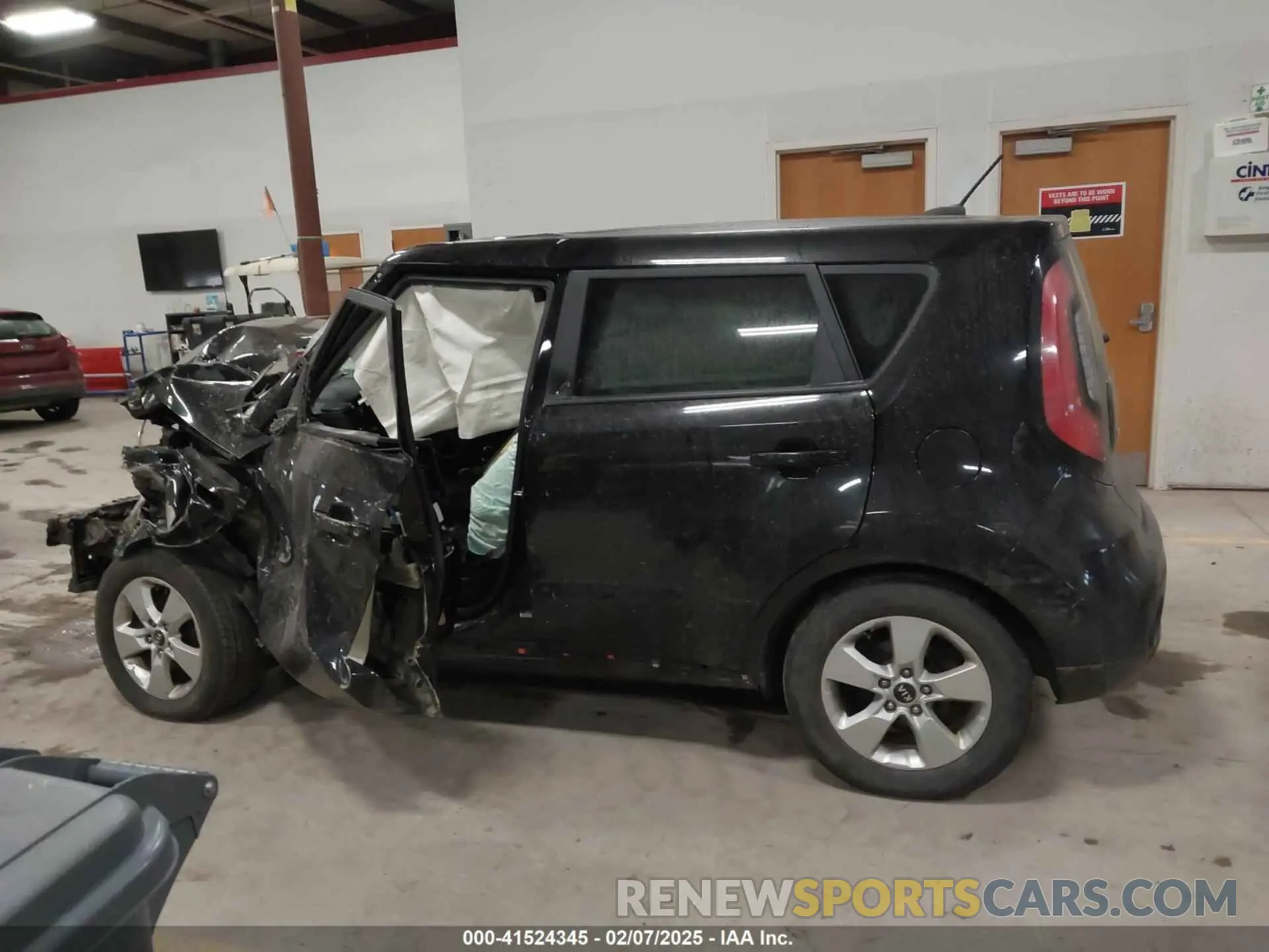 14 fotografías del automóvil dañado KNDJN2A20K7664889 KIA SOUL 2019