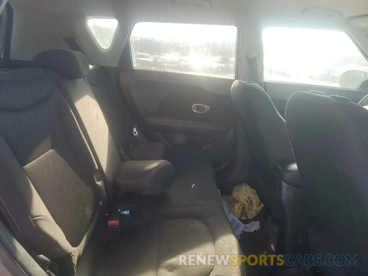 12 fotografías del automóvil dañado KNDJN2A20K7686830 KIA SOUL 2019