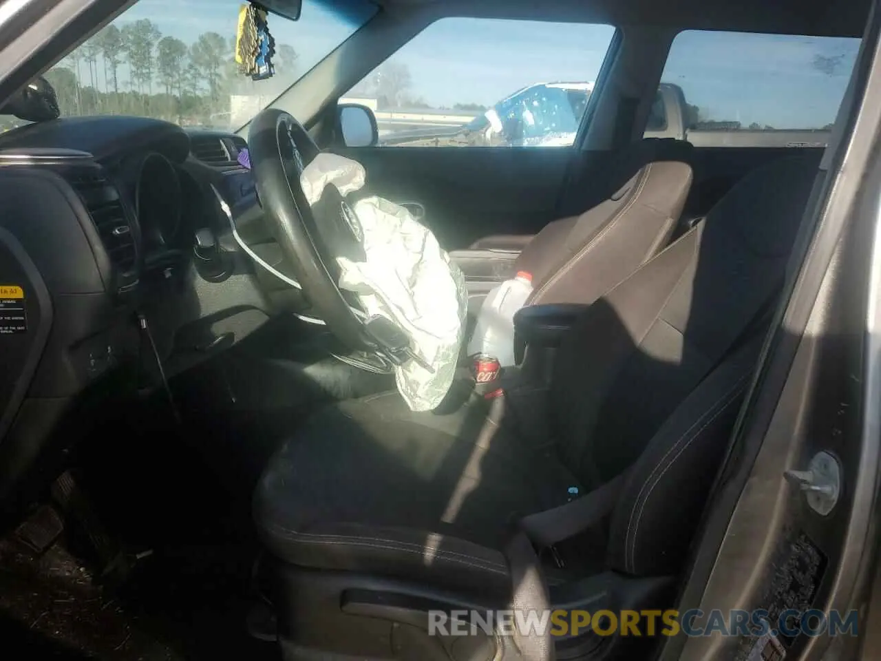 7 fotografías del automóvil dañado KNDJN2A20K7686830 KIA SOUL 2019