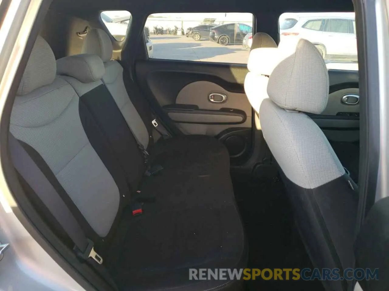 11 fotografías del automóvil dañado KNDJN2A20K7691770 KIA SOUL 2019