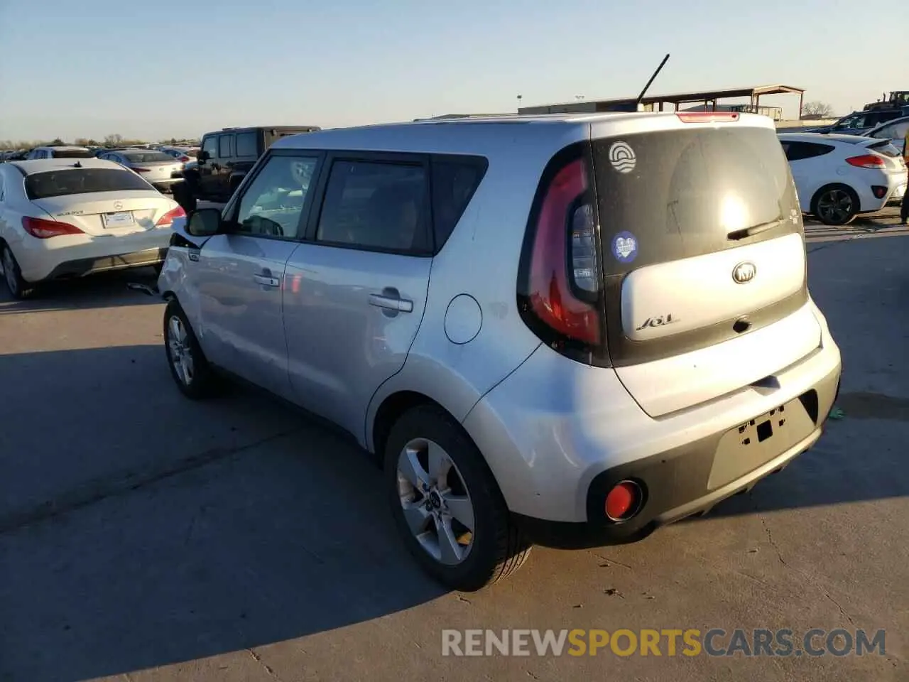 2 fotografías del automóvil dañado KNDJN2A20K7691770 KIA SOUL 2019