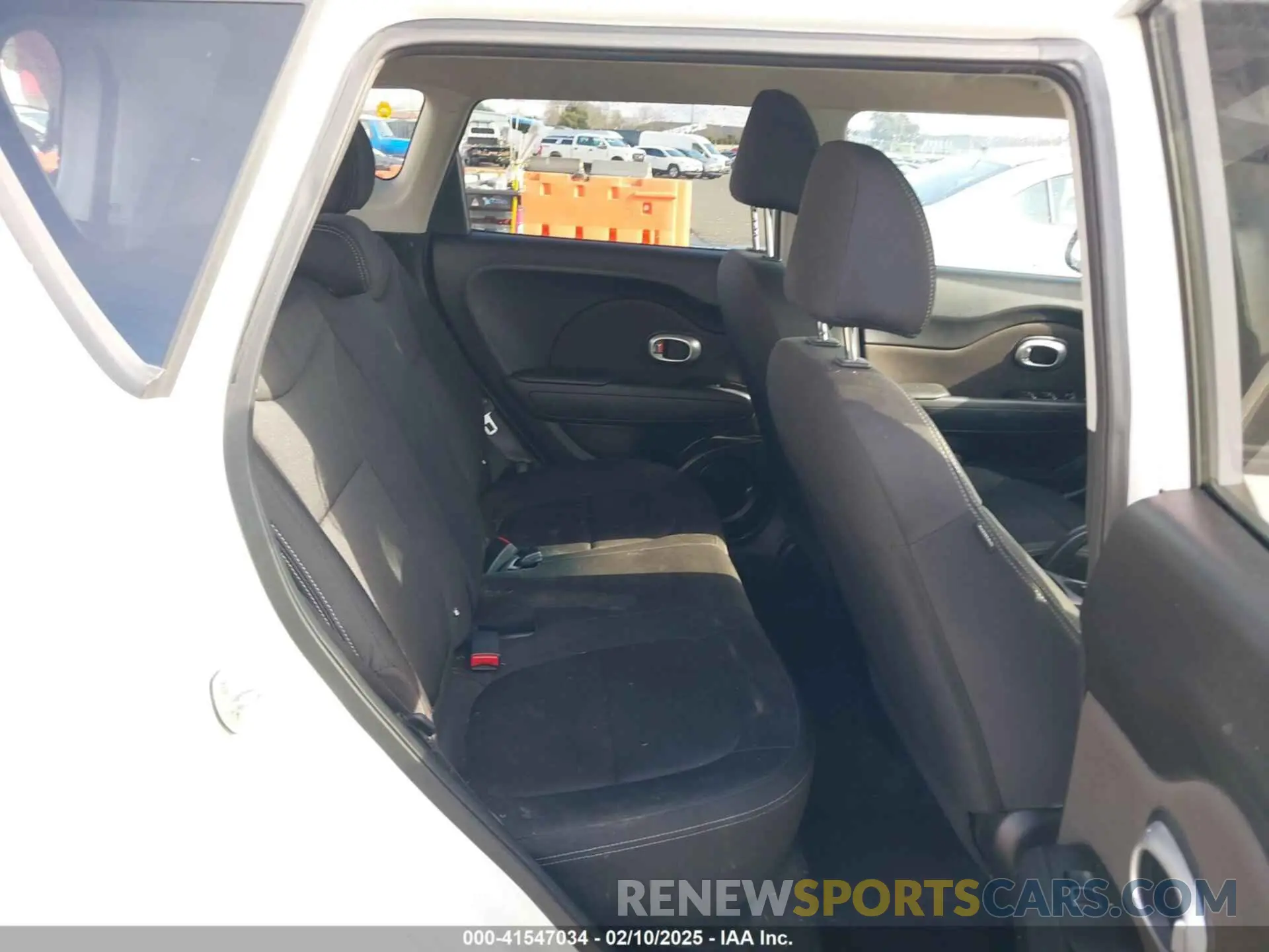 8 fotografías del automóvil dañado KNDJN2A20K7697018 KIA SOUL 2019