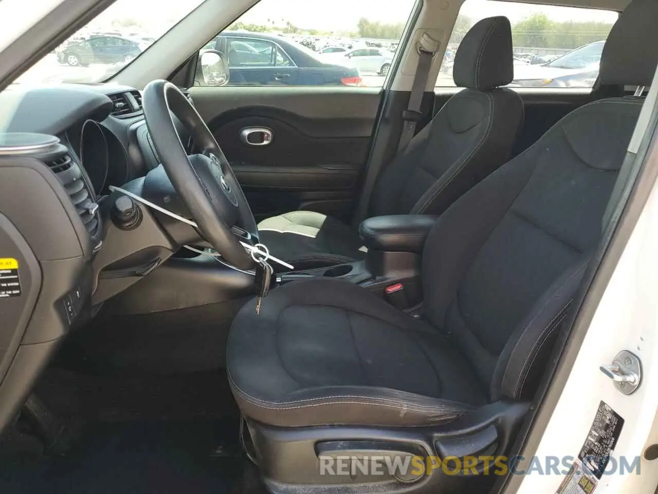 7 fotografías del automóvil dañado KNDJN2A20K7910436 KIA SOUL 2019