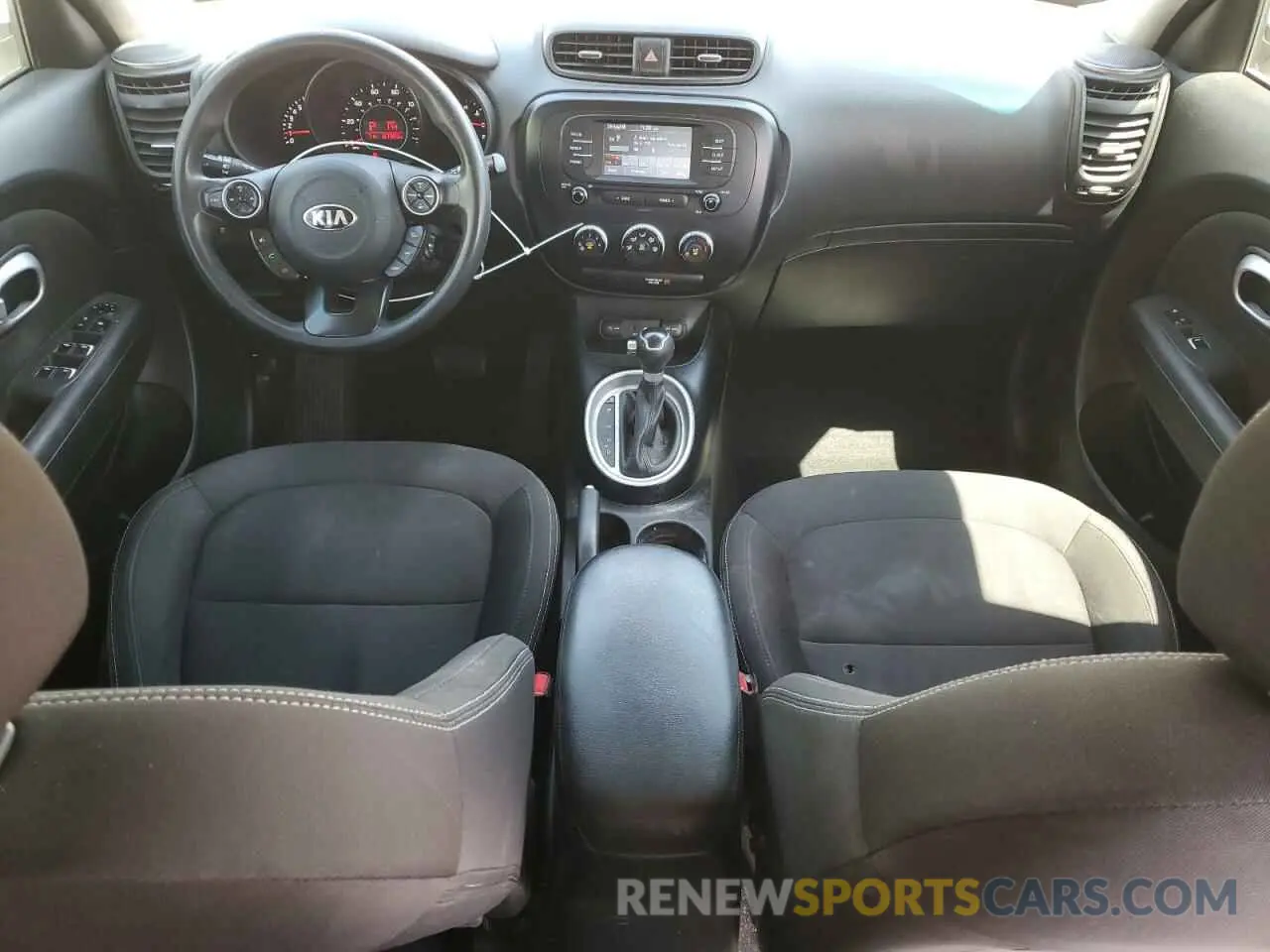 8 fotografías del automóvil dañado KNDJN2A20K7910436 KIA SOUL 2019