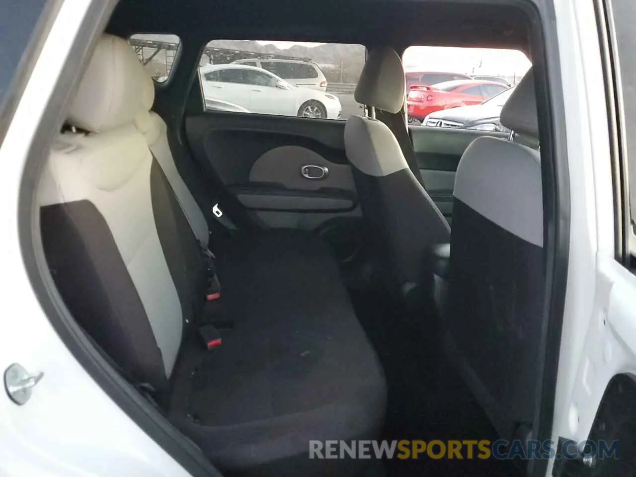 10 fotografías del automóvil dañado KNDJN2A21K7025730 KIA SOUL 2019