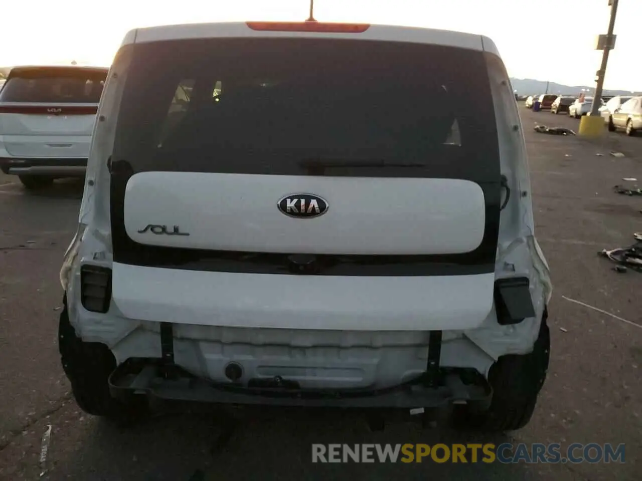 6 fotografías del automóvil dañado KNDJN2A21K7025730 KIA SOUL 2019