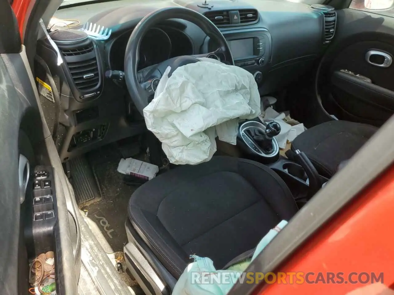 8 fotografías del automóvil dañado KNDJN2A21K7653559 KIA SOUL 2019