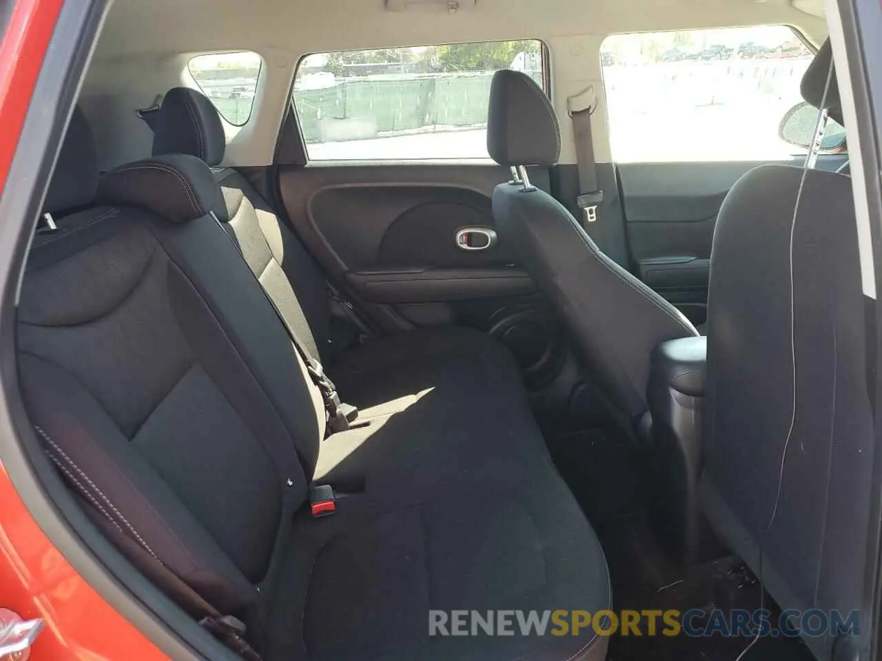 10 fotografías del automóvil dañado KNDJN2A21K7666411 KIA SOUL 2019