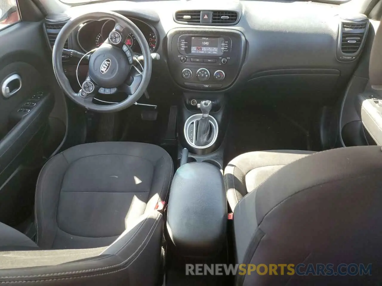 8 fotografías del automóvil dañado KNDJN2A21K7666411 KIA SOUL 2019