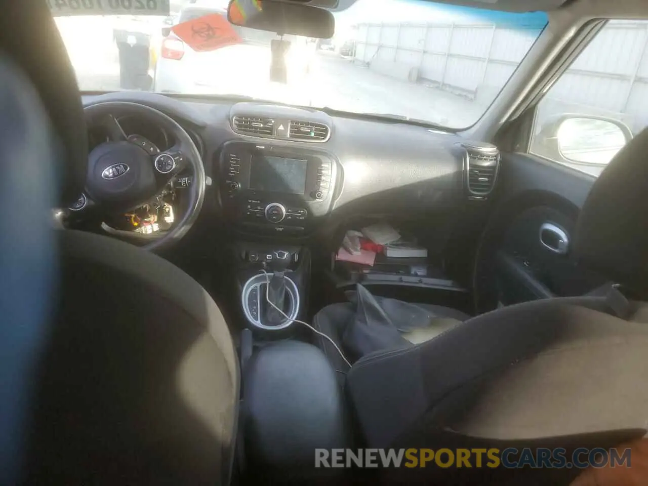 8 fotografías del automóvil dañado KNDJN2A21K7671186 KIA SOUL 2019