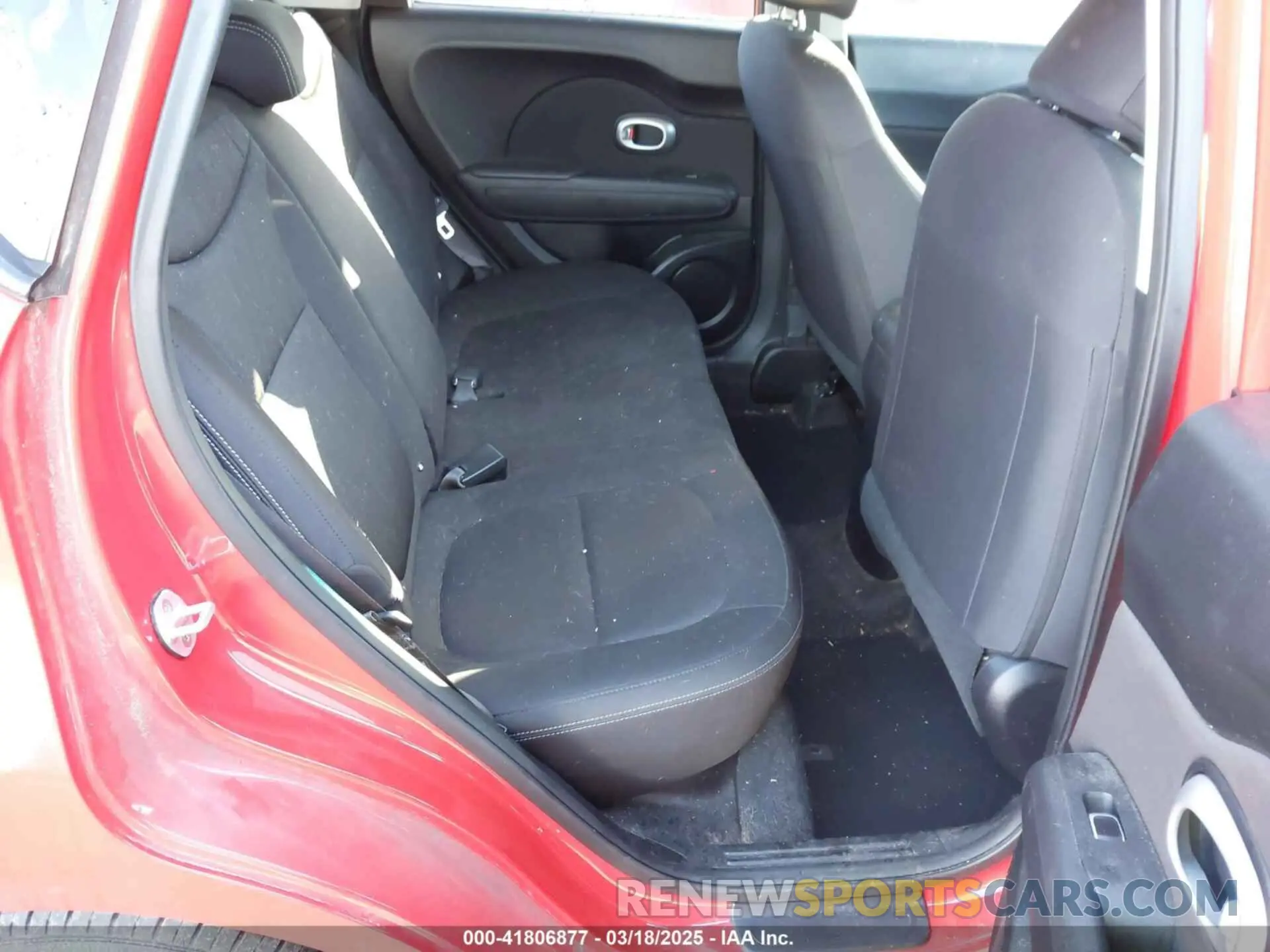 8 fotografías del automóvil dañado KNDJN2A21K7673925 KIA SOUL 2019