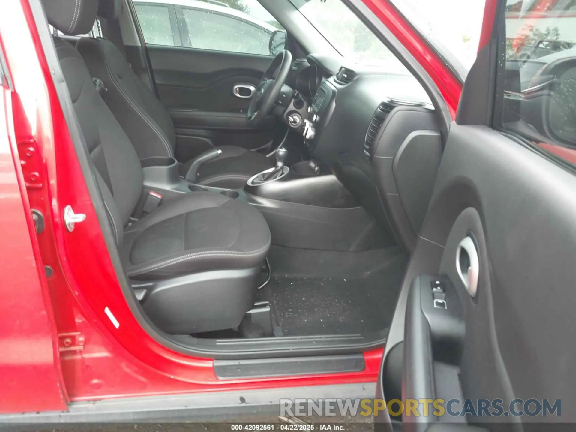 5 fotografías del automóvil dañado KNDJN2A21K7686187 KIA SOUL 2019
