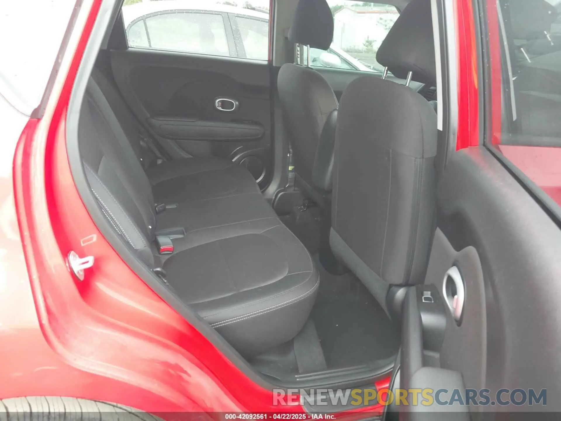 8 fotografías del automóvil dañado KNDJN2A21K7686187 KIA SOUL 2019