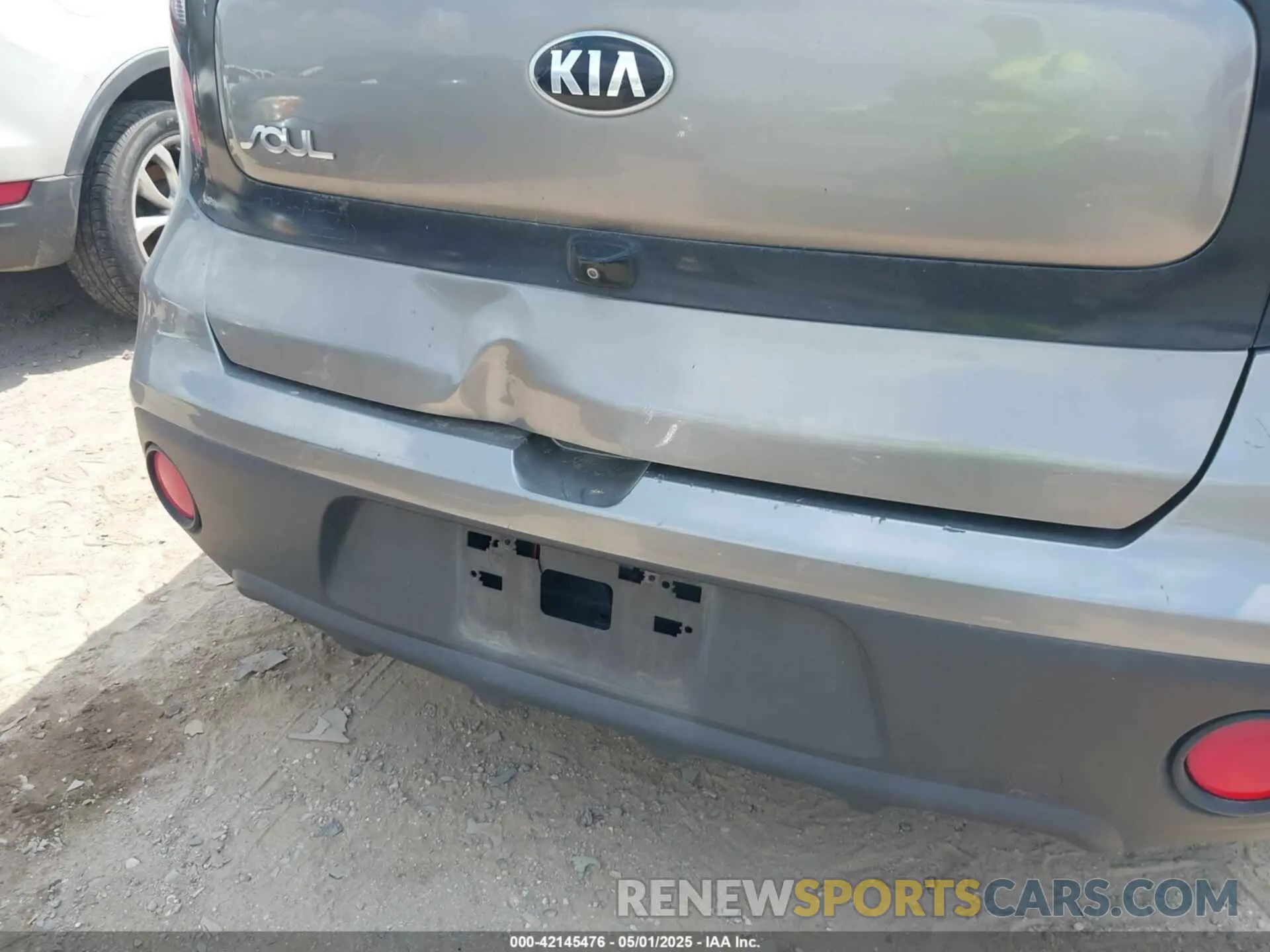 11 fotografías del automóvil dañado KNDJN2A22K7003994 KIA SOUL 2019