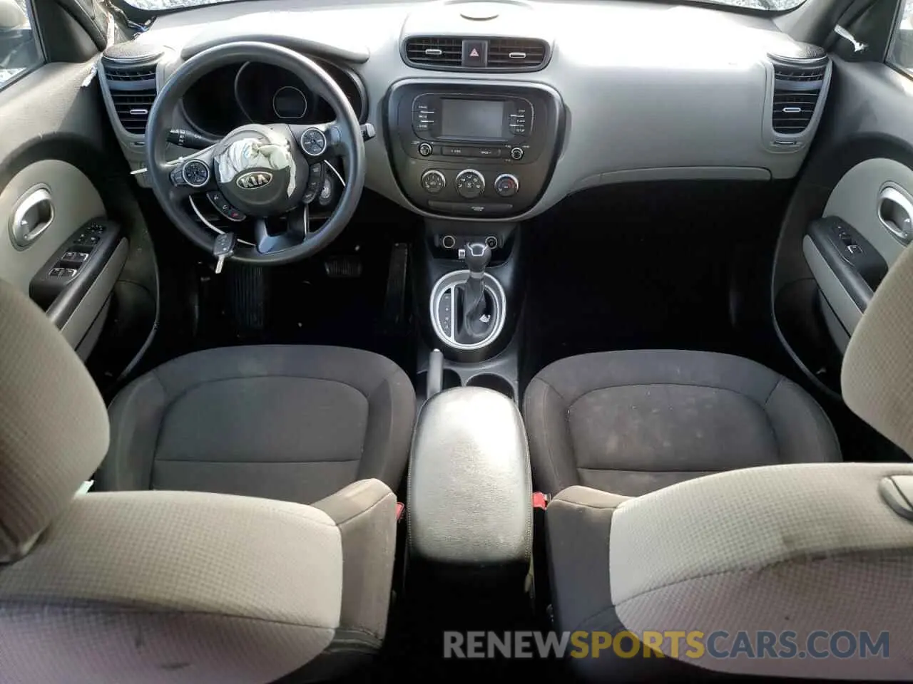 8 fotografías del automóvil dañado KNDJN2A22K7637757 KIA SOUL 2019