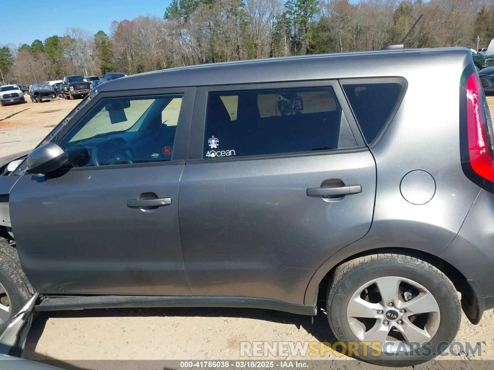 14 fotografías del automóvil dañado KNDJN2A22K7655448 KIA SOUL 2019