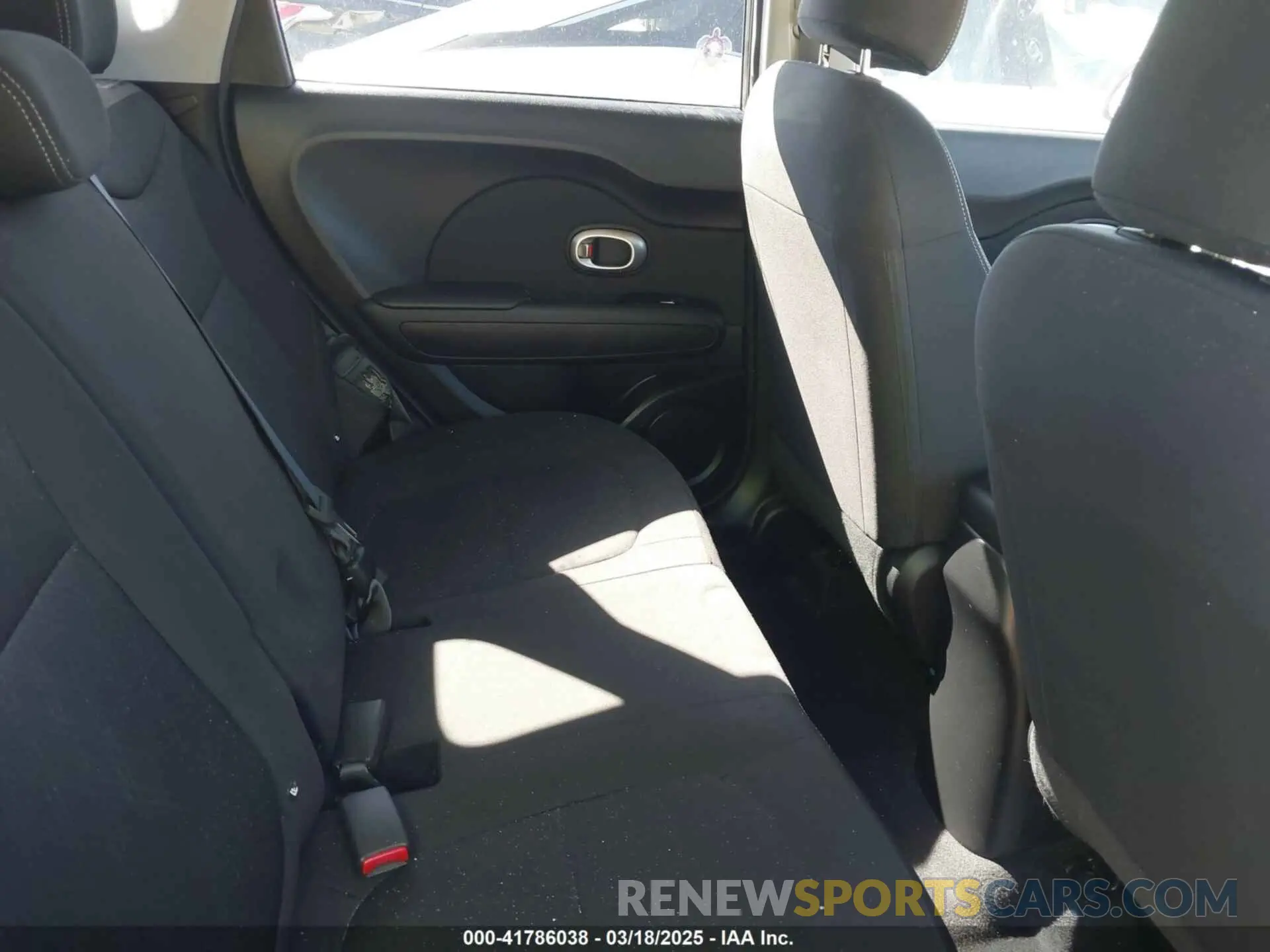 8 fotografías del automóvil dañado KNDJN2A22K7655448 KIA SOUL 2019