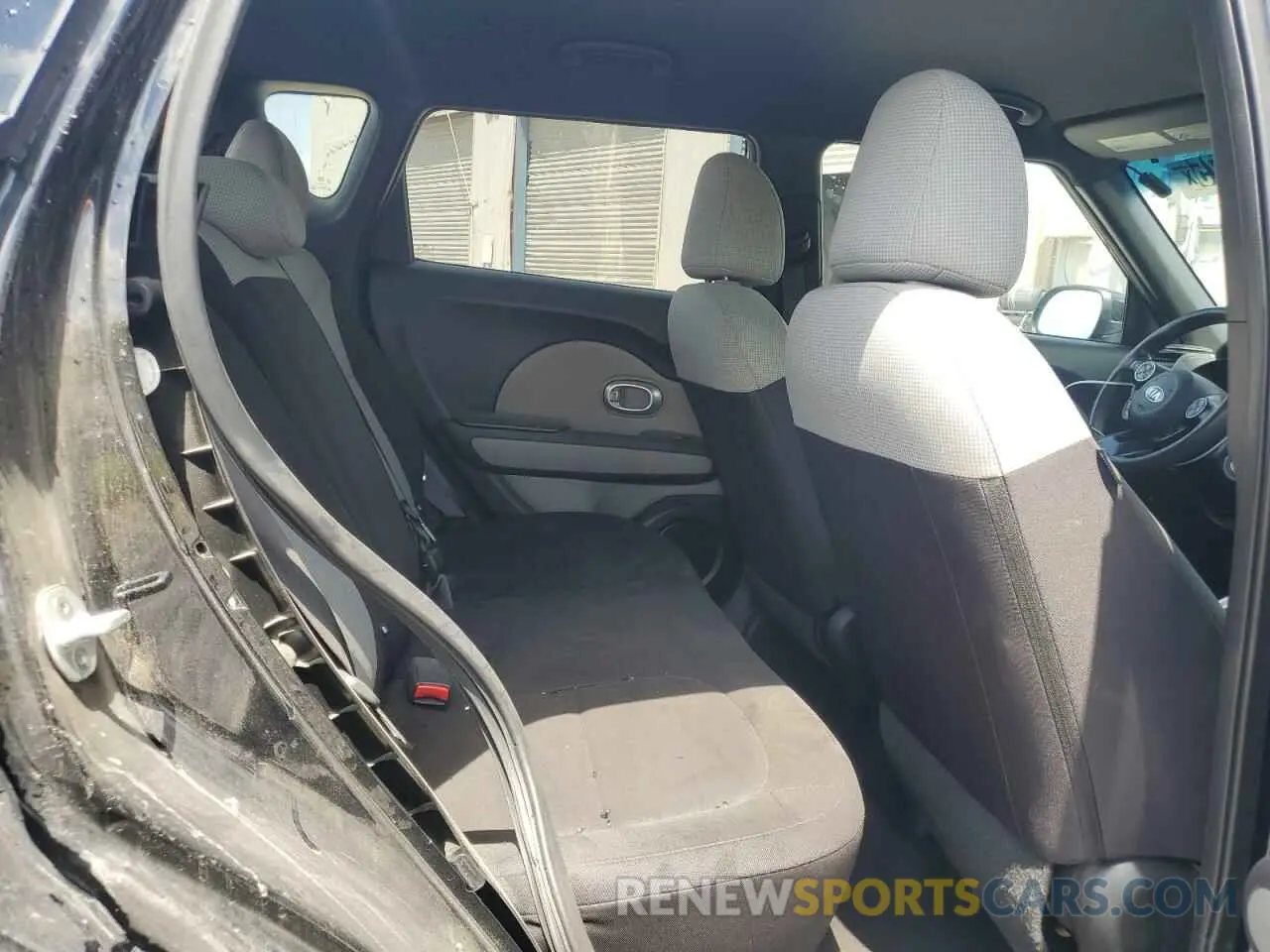 10 fotografías del automóvil dañado KNDJN2A22K7686442 KIA SOUL 2019