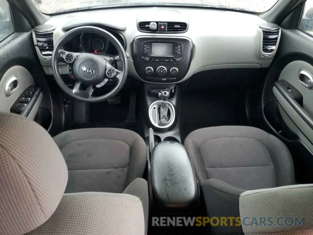 8 fotografías del automóvil dañado KNDJN2A22K7686442 KIA SOUL 2019