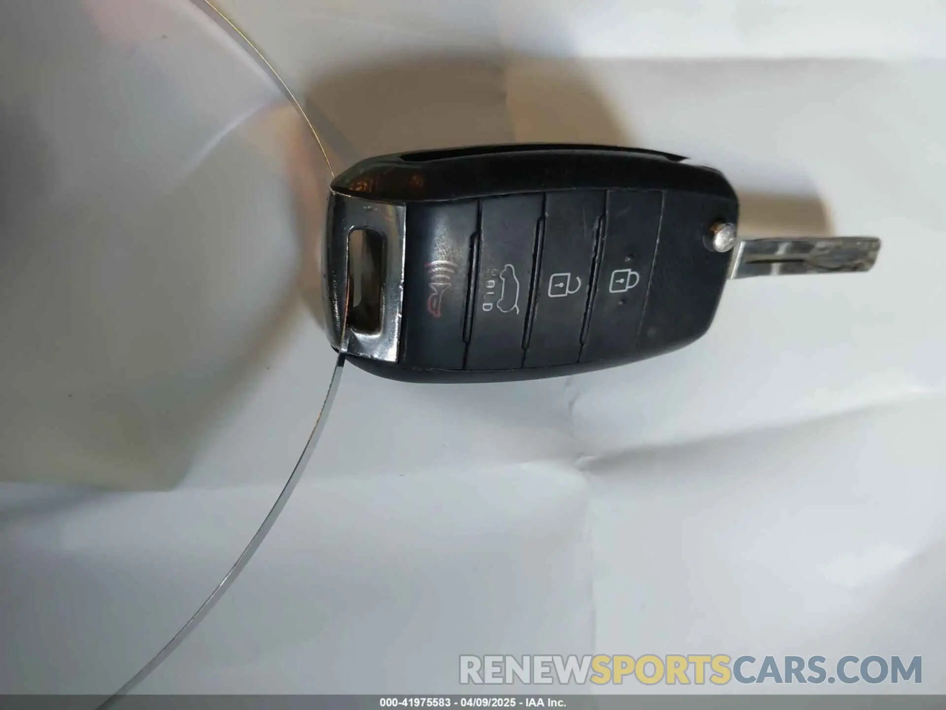 11 fotografías del automóvil dañado KNDJN2A23K7019489 KIA SOUL 2019