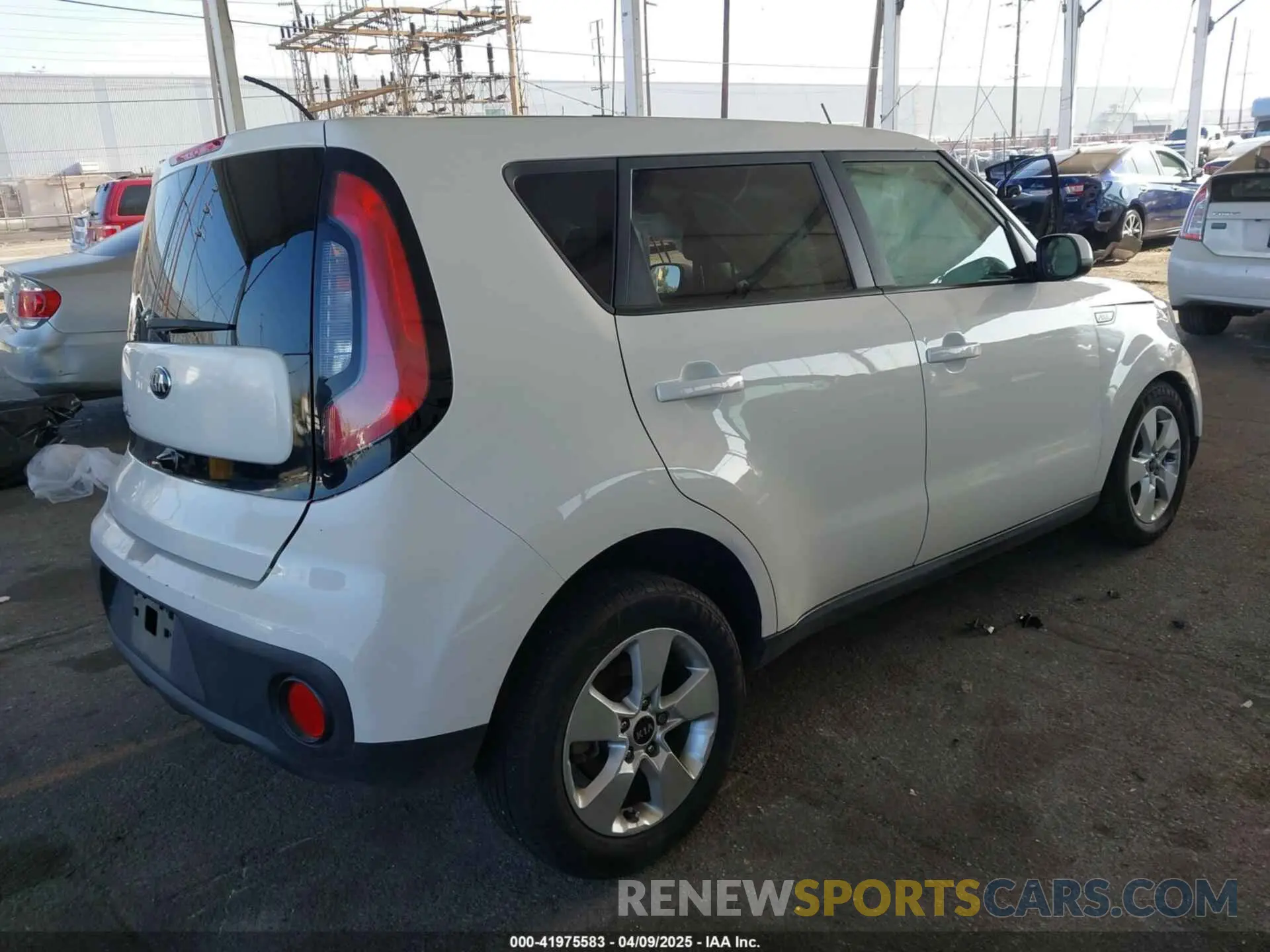 4 fotografías del automóvil dañado KNDJN2A23K7019489 KIA SOUL 2019