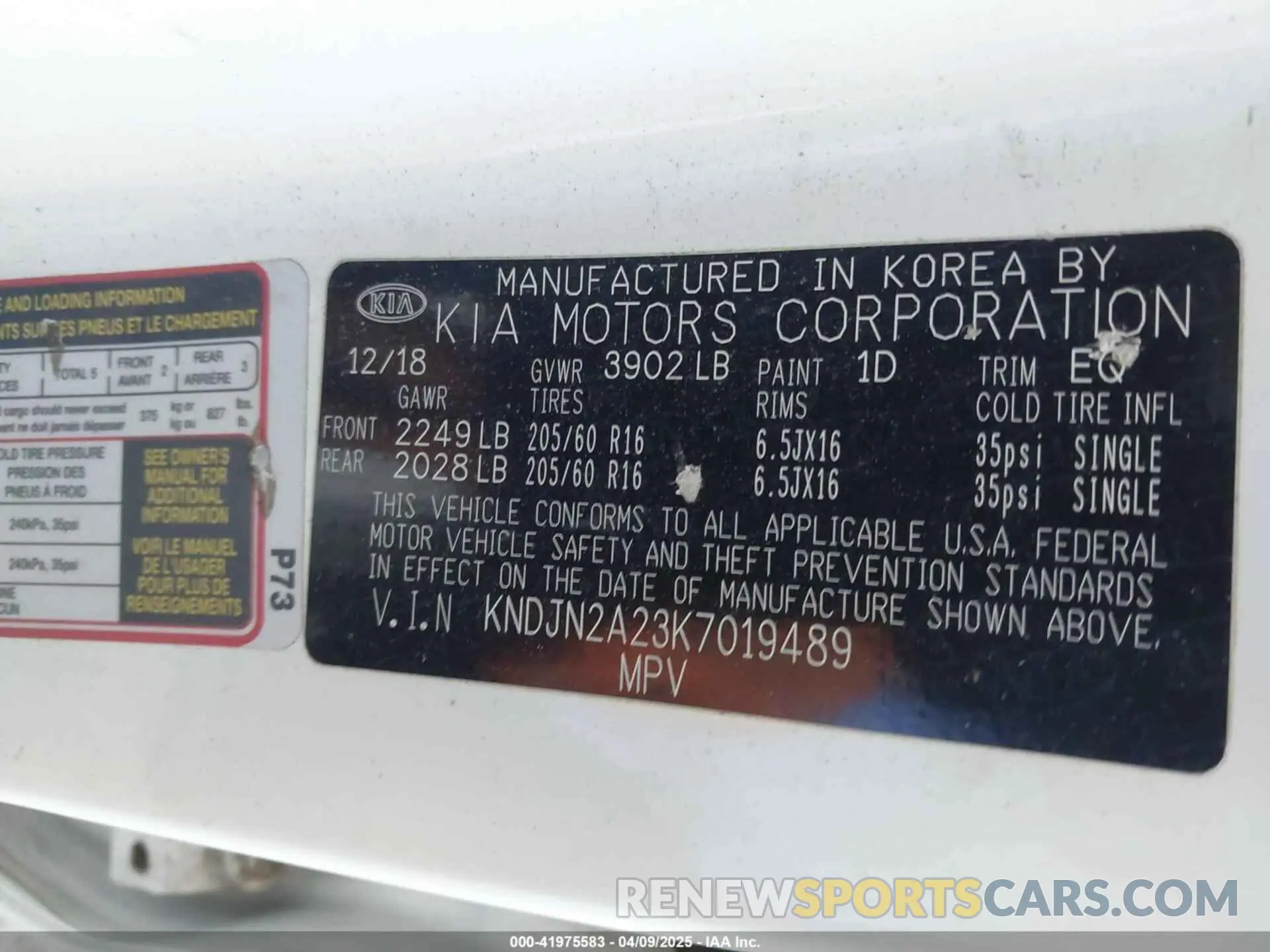 9 fotografías del automóvil dañado KNDJN2A23K7019489 KIA SOUL 2019
