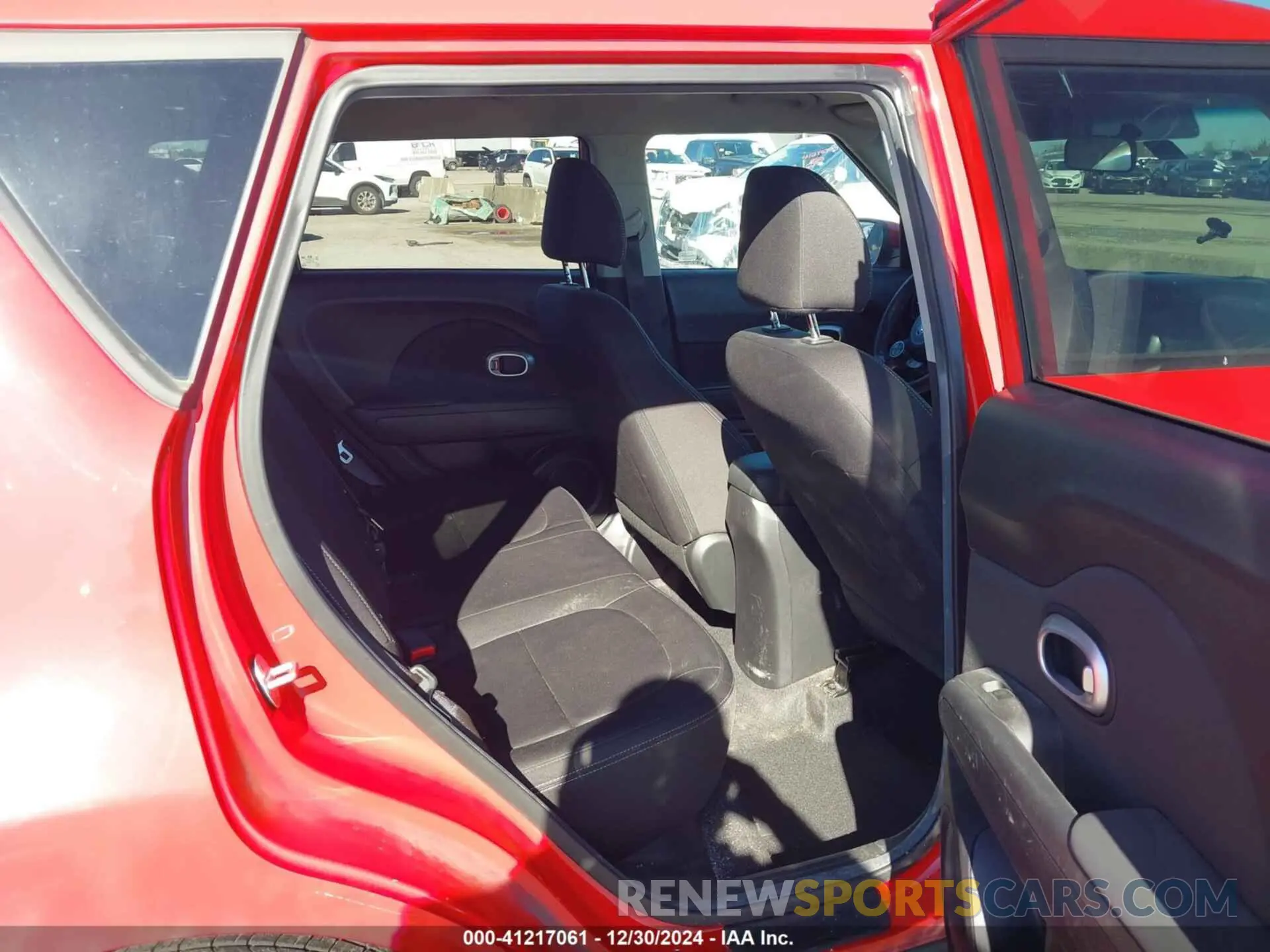 8 fotografías del automóvil dañado KNDJN2A23K7023266 KIA SOUL 2019